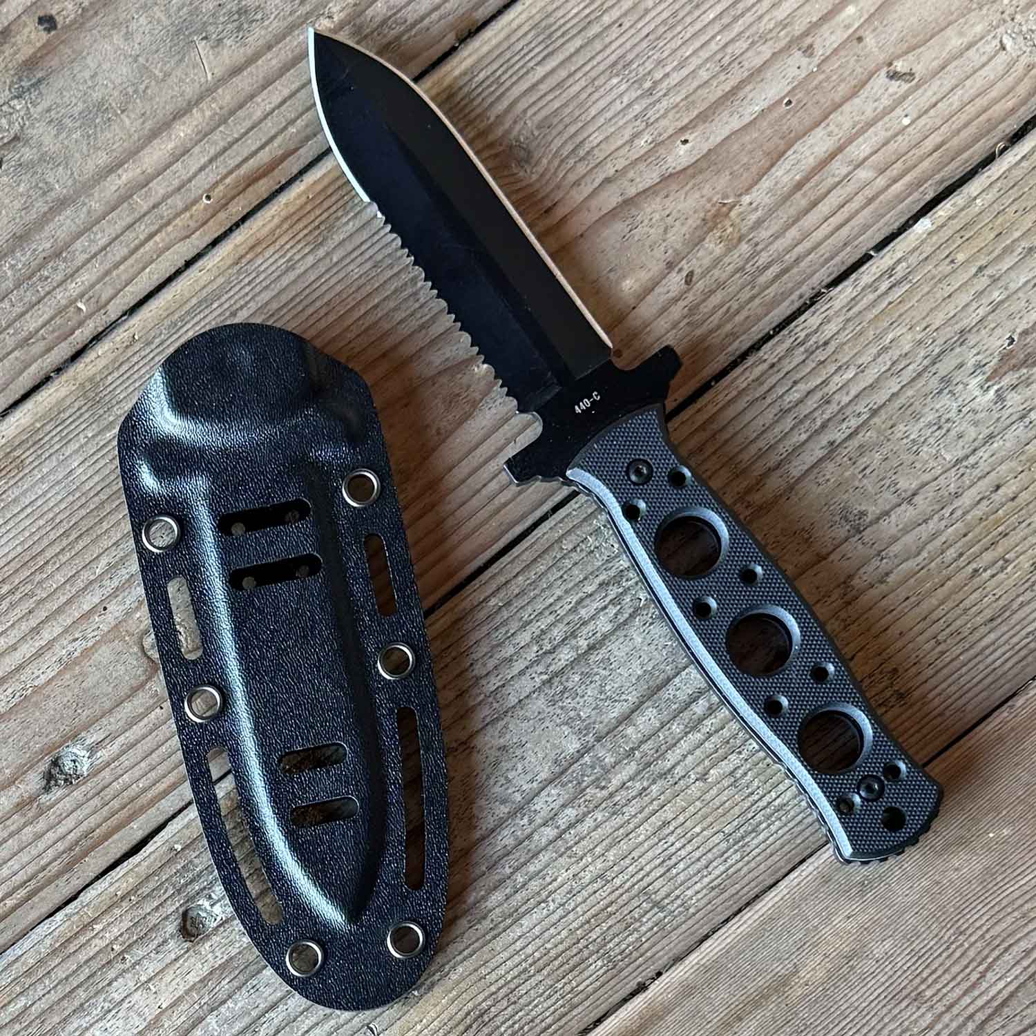 Böker Plus Steel-Mariner - Tauchermesser mit titanbeschichteter Klinge & Kydexscheide – Detailansicht
