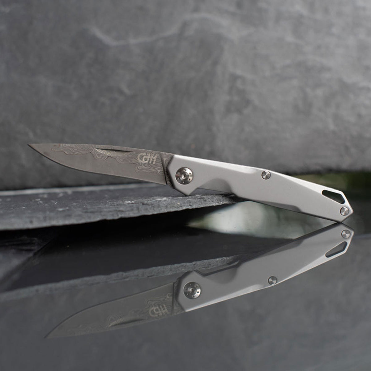 Herbertz CJH Damast - Taschenmesser mit Edelstahlgriff in Geschenkbox – Detailansicht