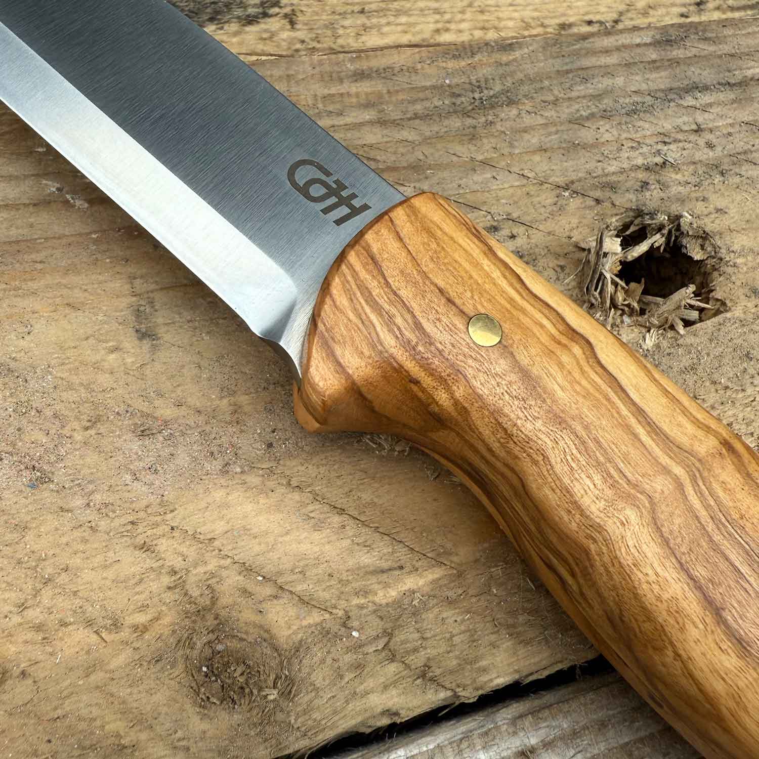 Herbertz CJH Outdoormesser – Mit feststehender D2-Stahlklinge & Olivenholzgriff – Detailansicht