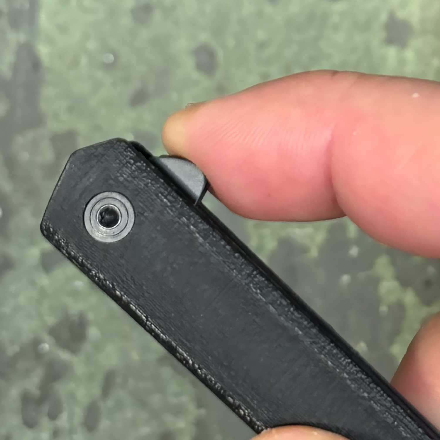 CRKT CEO Black – Schlankes EDC Taschenmesser mit AUS-8 Klinge und Tip-Down Clip – Detailansicht