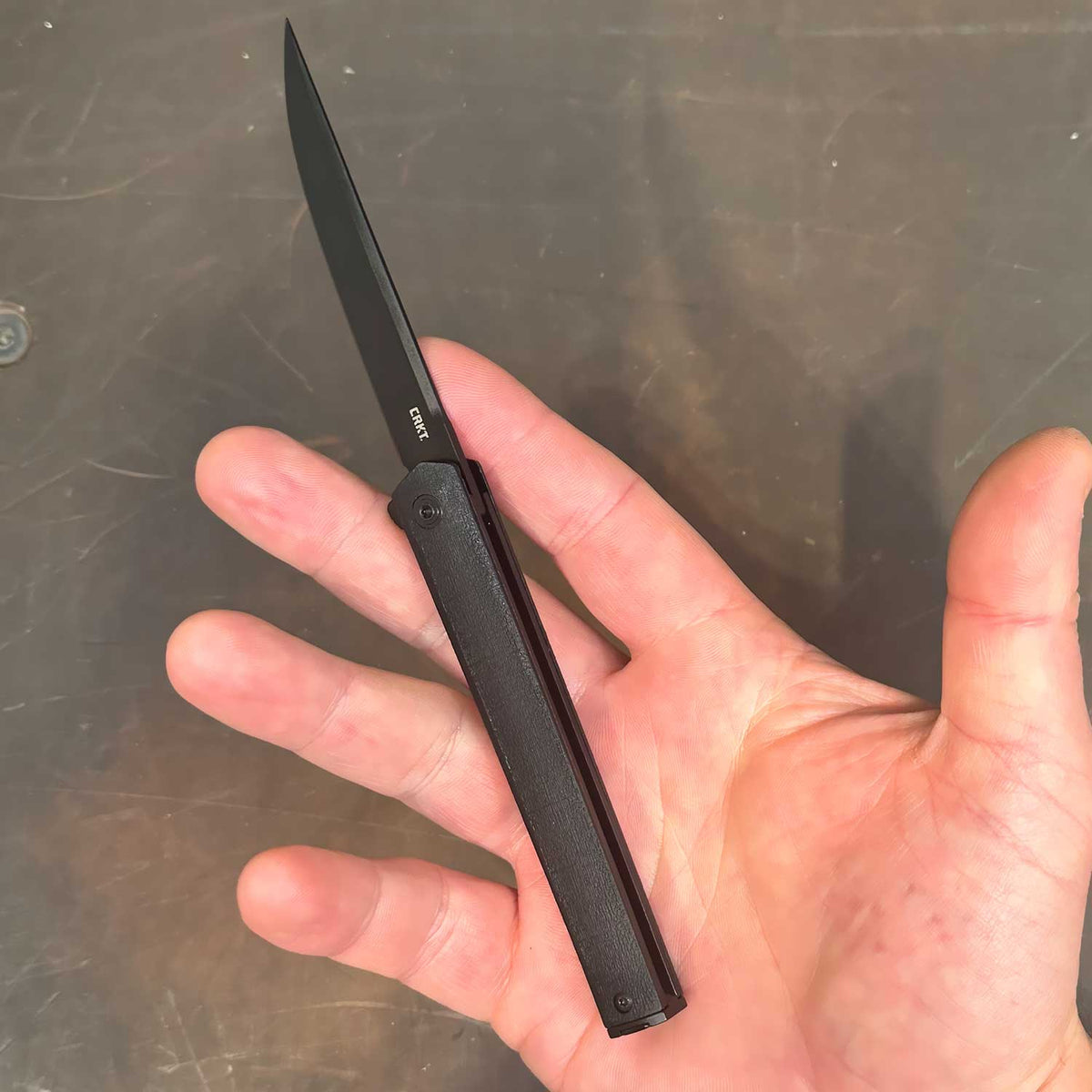 CRKT CEO Black – Schlankes EDC Taschenmesser mit AUS-8 Klinge und Tip-Down Clip – Detailansicht