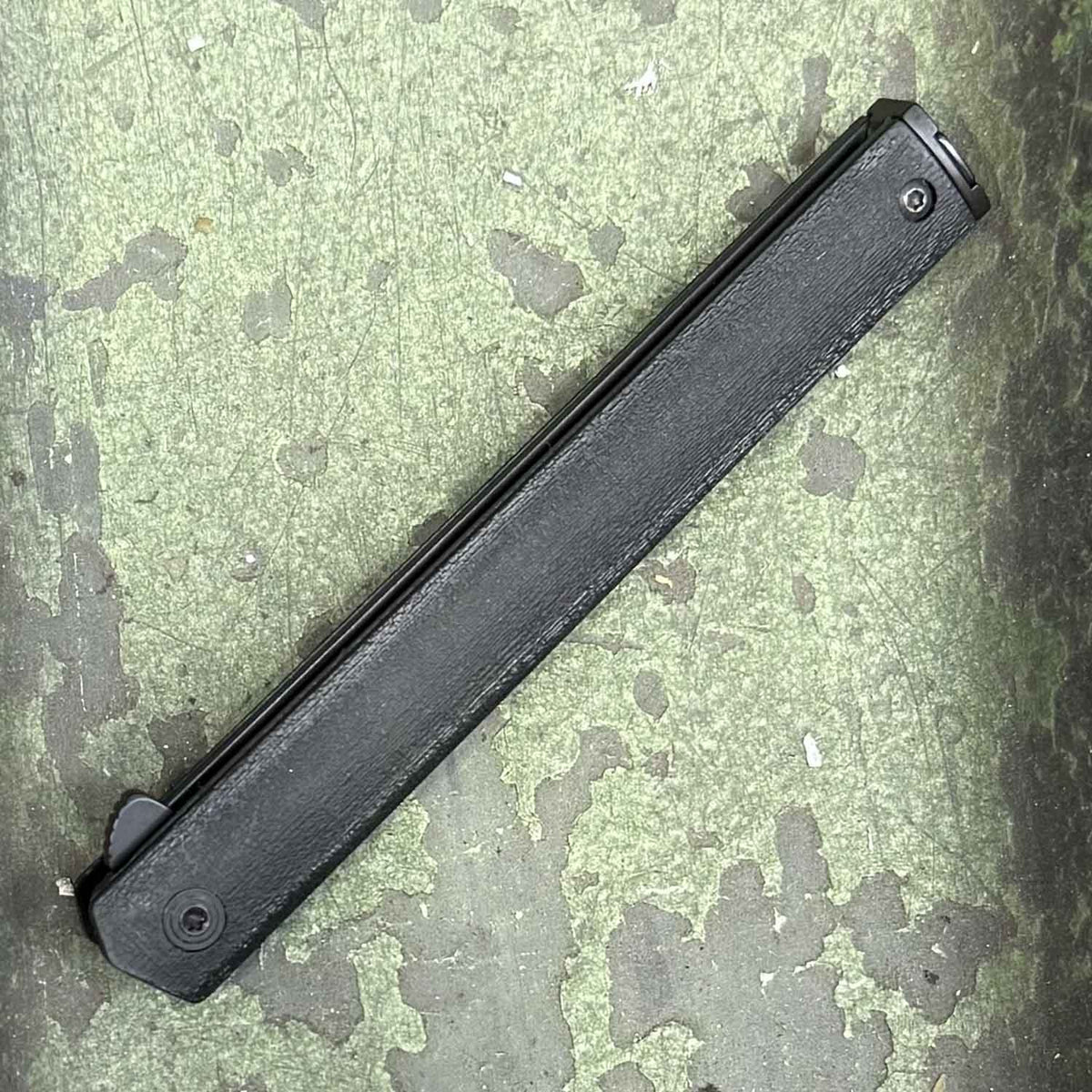 CRKT CEO Black – Schlankes EDC Taschenmesser mit AUS-8 Klinge und Tip-Down Clip – Detailansicht