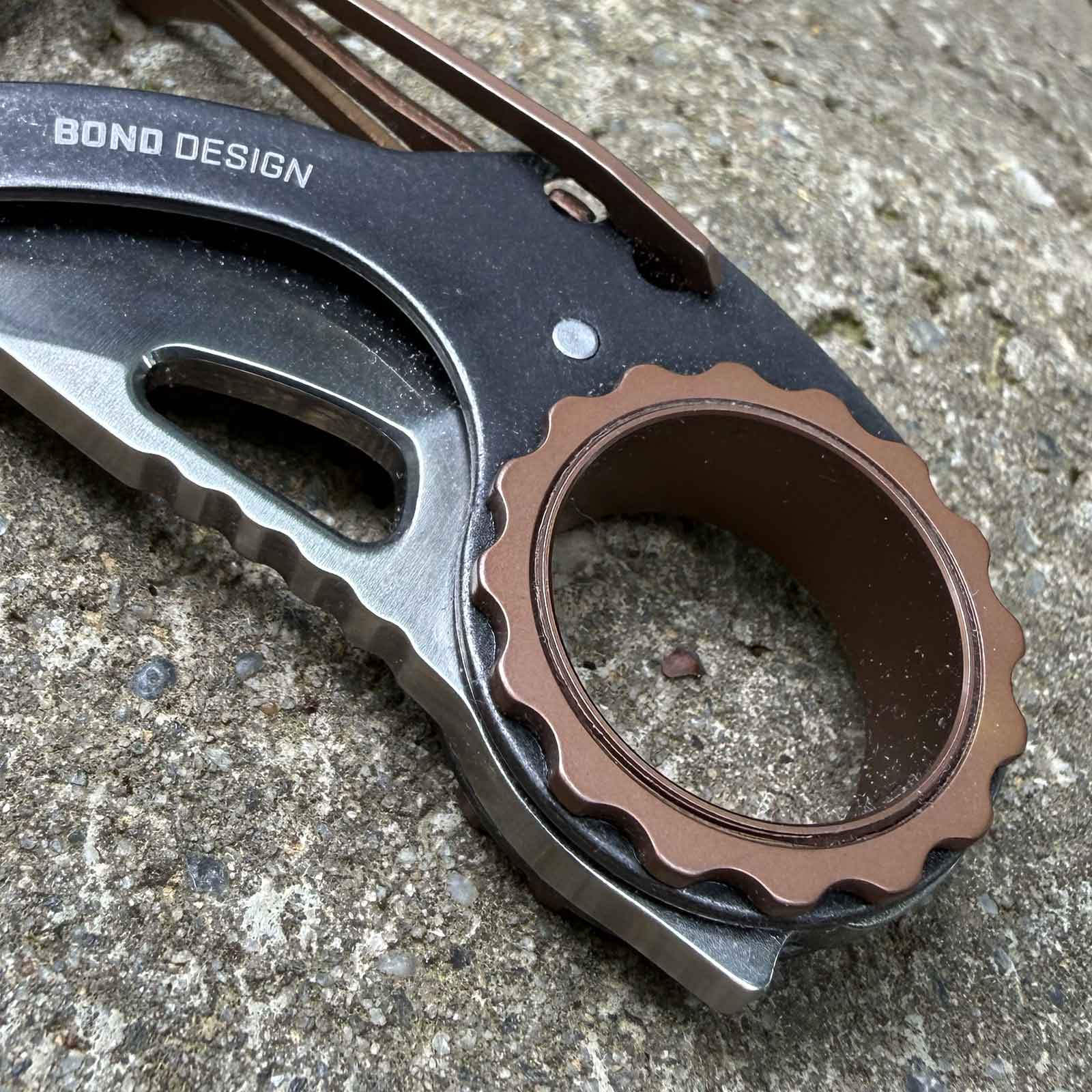 CRKT Compano – Mini-Taschenmesser mit Karabiner für den Schlüsselbund – Messeransicht