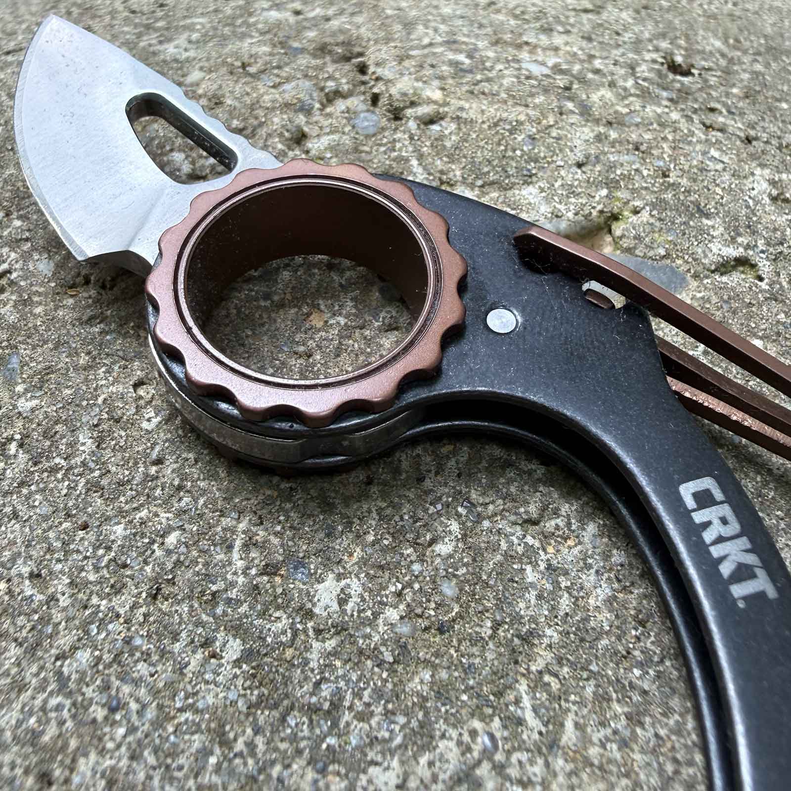 CRKT Compano – Mini-Taschenmesser mit Karabiner für den Schlüsselbund – Klinge im Detail