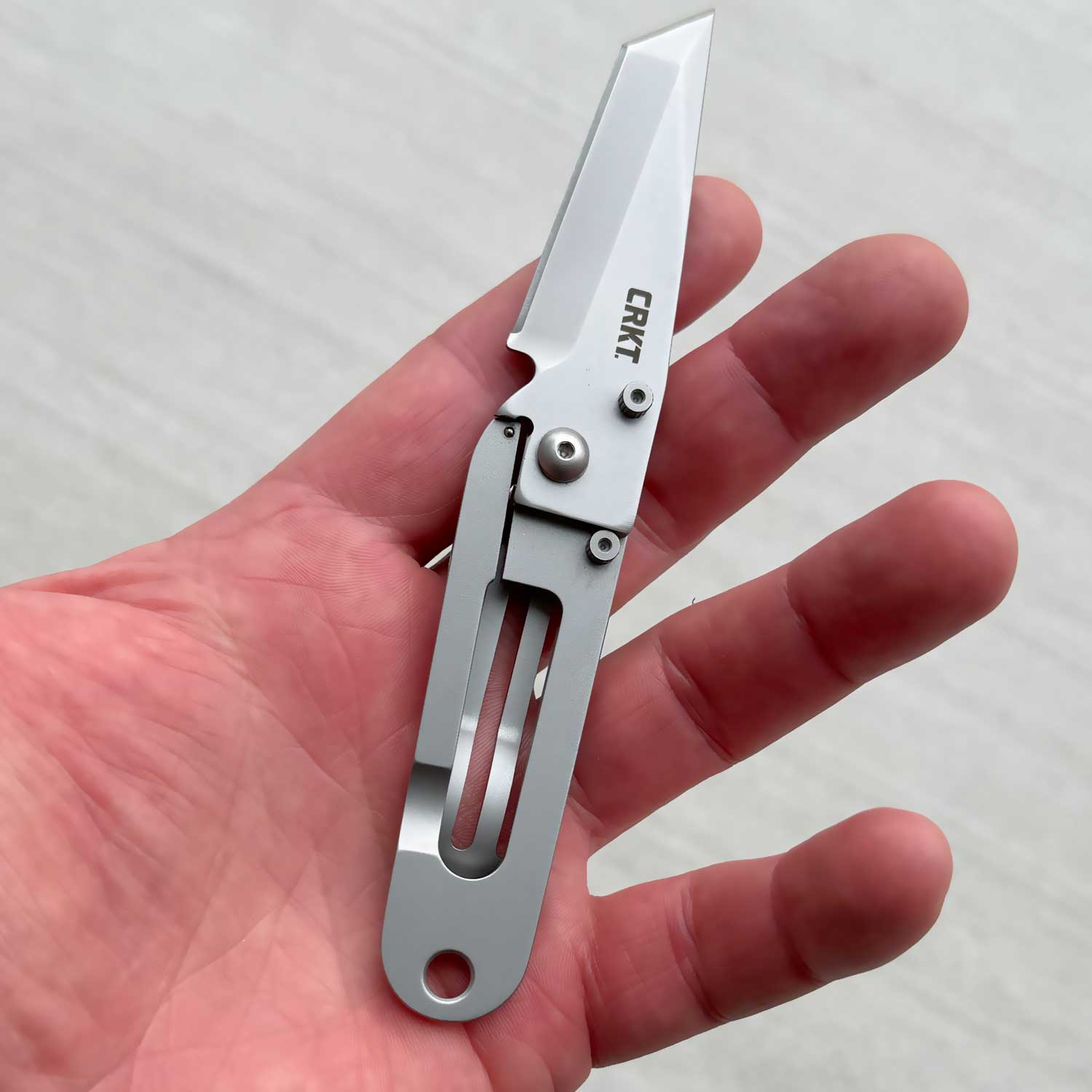 CRKT K.I.S.S. – Schlankes Taschenmesser mit Tanto-Klinge und Tip-Up Clip – Detailansicht
