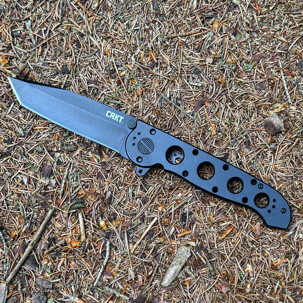 CRKT M16-04 KS Tanto Taschenmesser mit Tip Down Clip schwarz – Klinge im Detail / Klingenform und Spitze