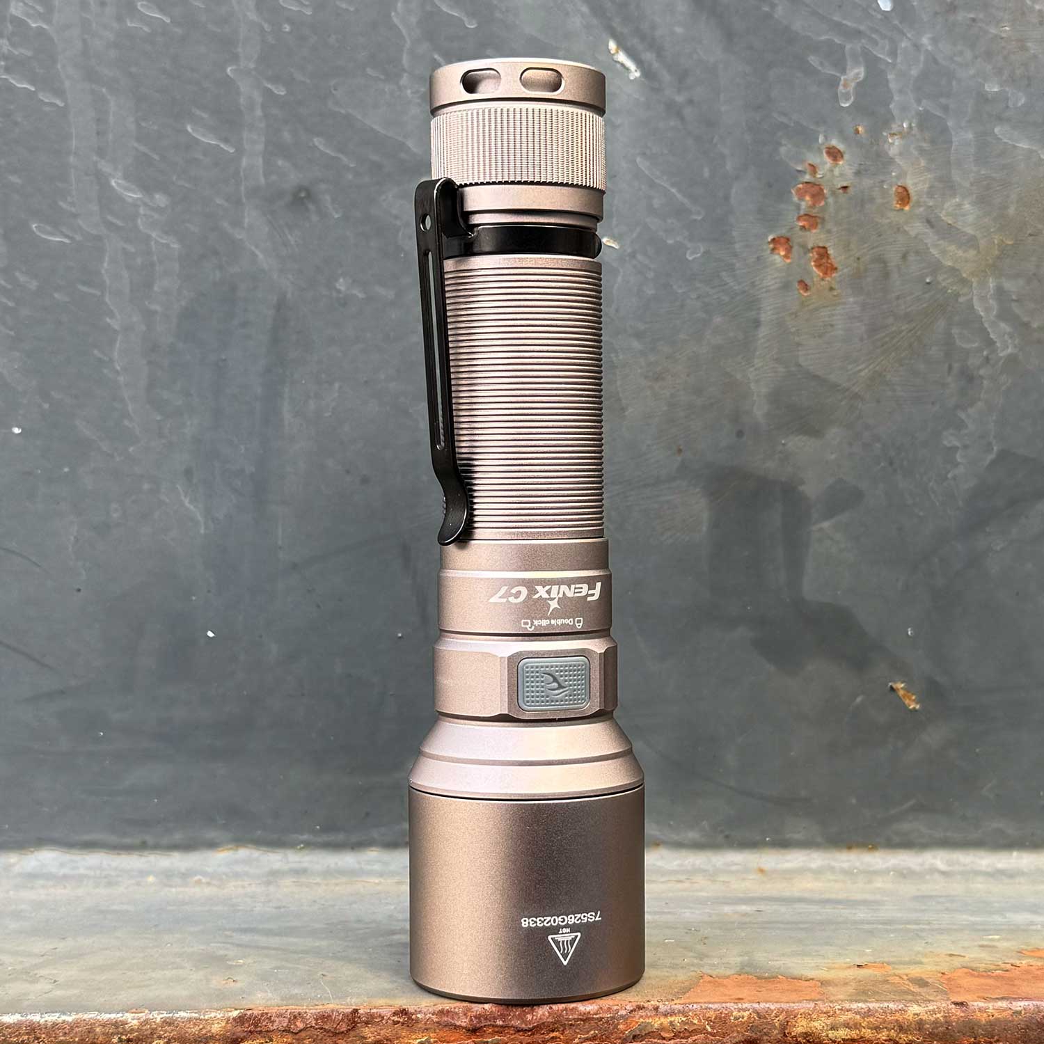 Fenix C7 – LED Taschenlampe mit 3000 Lumen in 3 stylischen Farben (Limited Edition) – Detailansicht