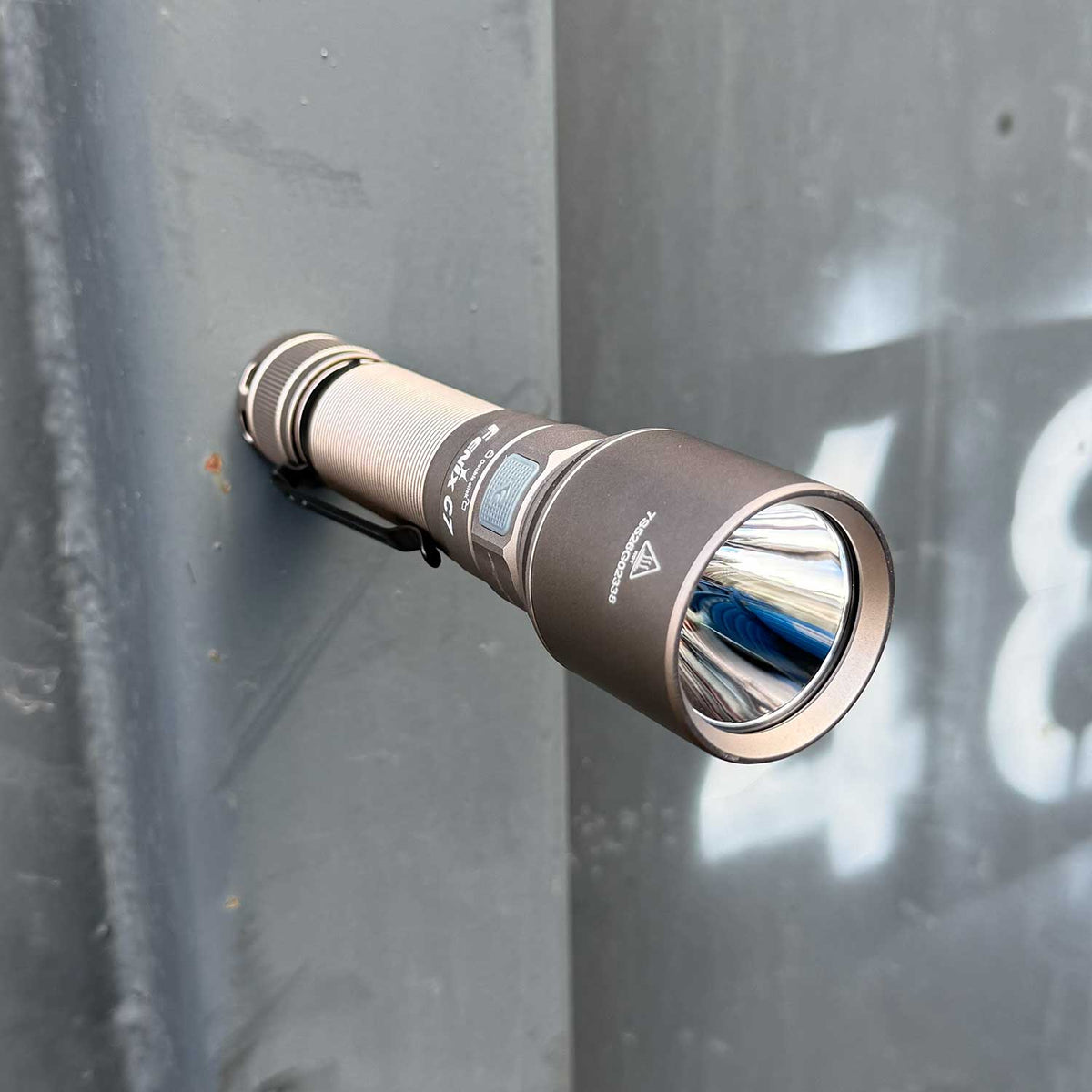 Fenix C7 – LED Taschenlampe mit 3000 Lumen in 3 stylischen Farben (Limited Edition) – Detailansicht