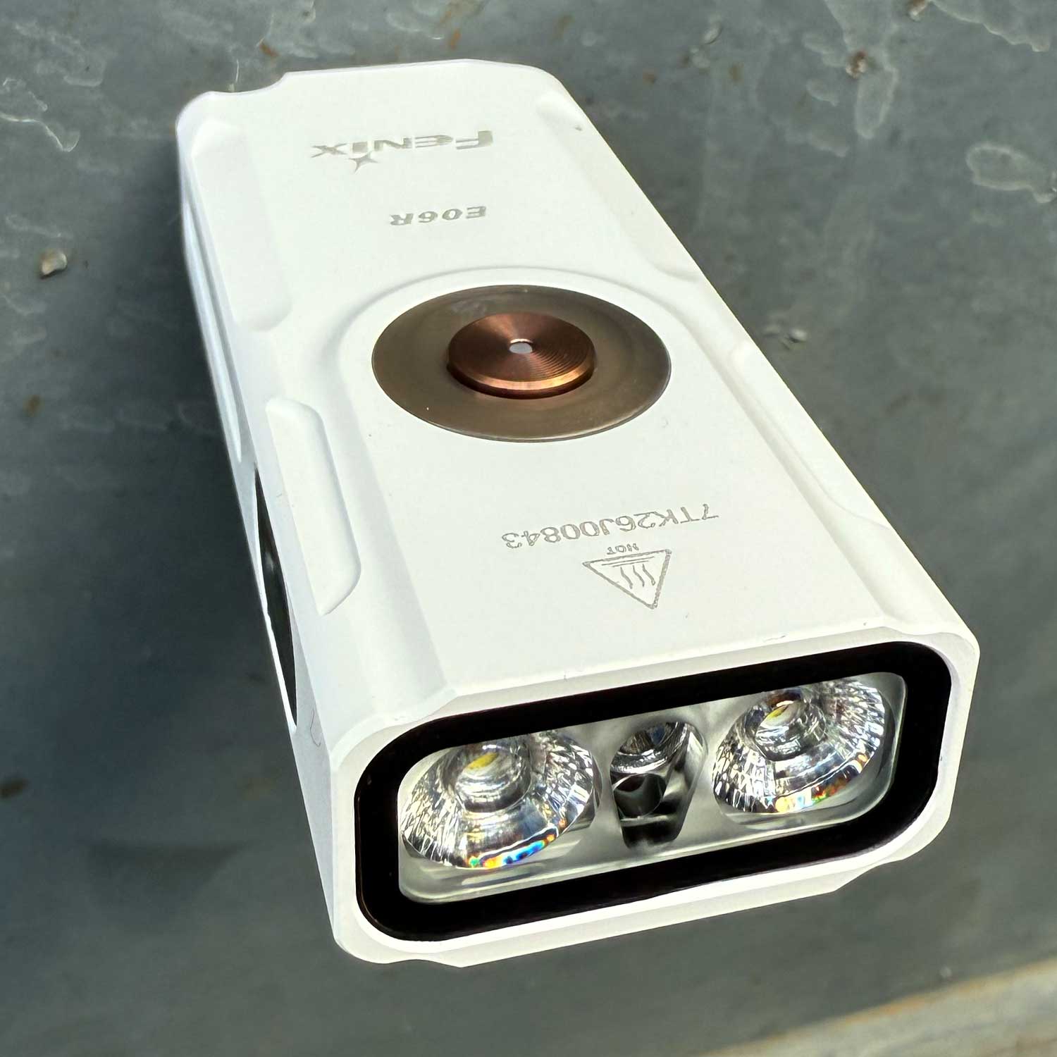Fenix E06R – Schlüsselbundlampe mit 700 lm, UV-Licht & rotem Laser
