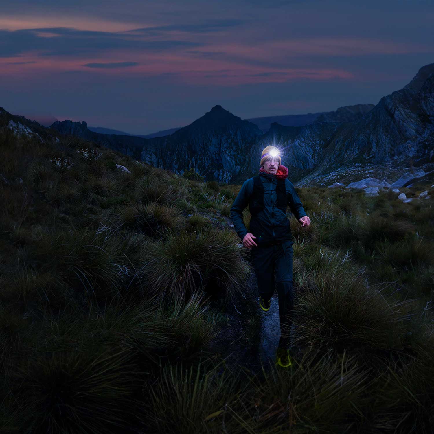 Fenix HL12R V2.0 LED Stirnlampe 500 Lumen mit Rotlicht & USB-C Ladefunktion in 2 Farben – Detailansicht