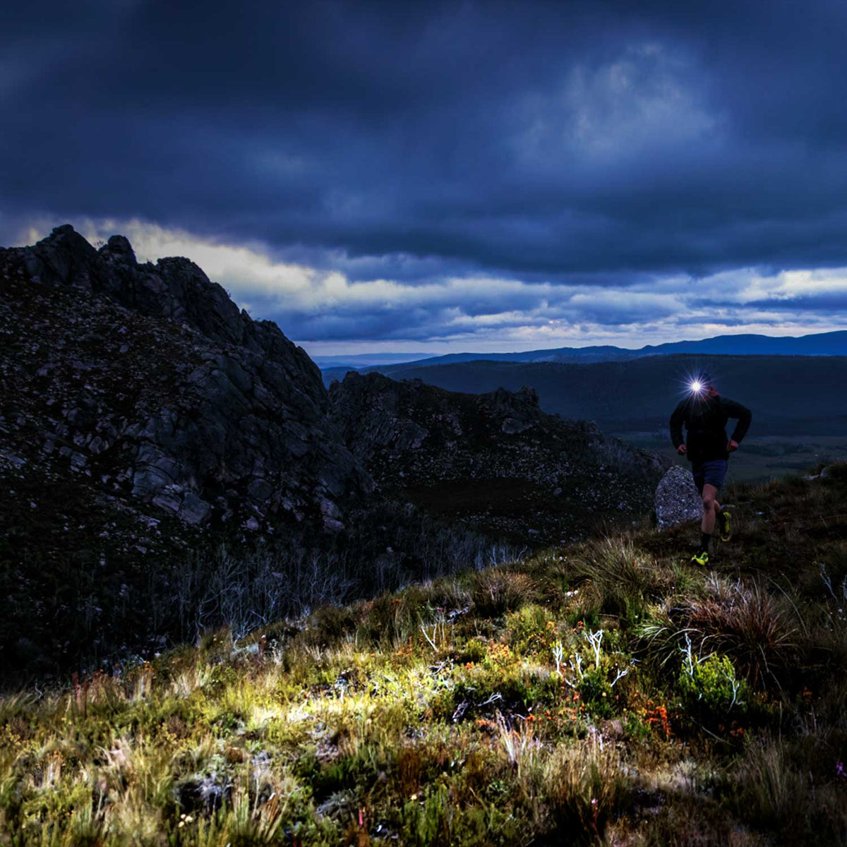Fenix HP12R-T LED Stirnlampe für Trailrunning 1300 Lumen 18650 Akku USB-C – Detailansicht