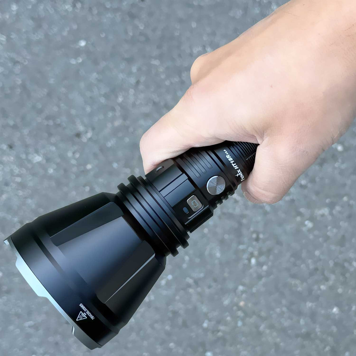 Fenix HT18R V2.0 - Jagd Taschenlampe mit hoher Reichweite 3700 Lumen Akku & USB-C – Detailansicht
