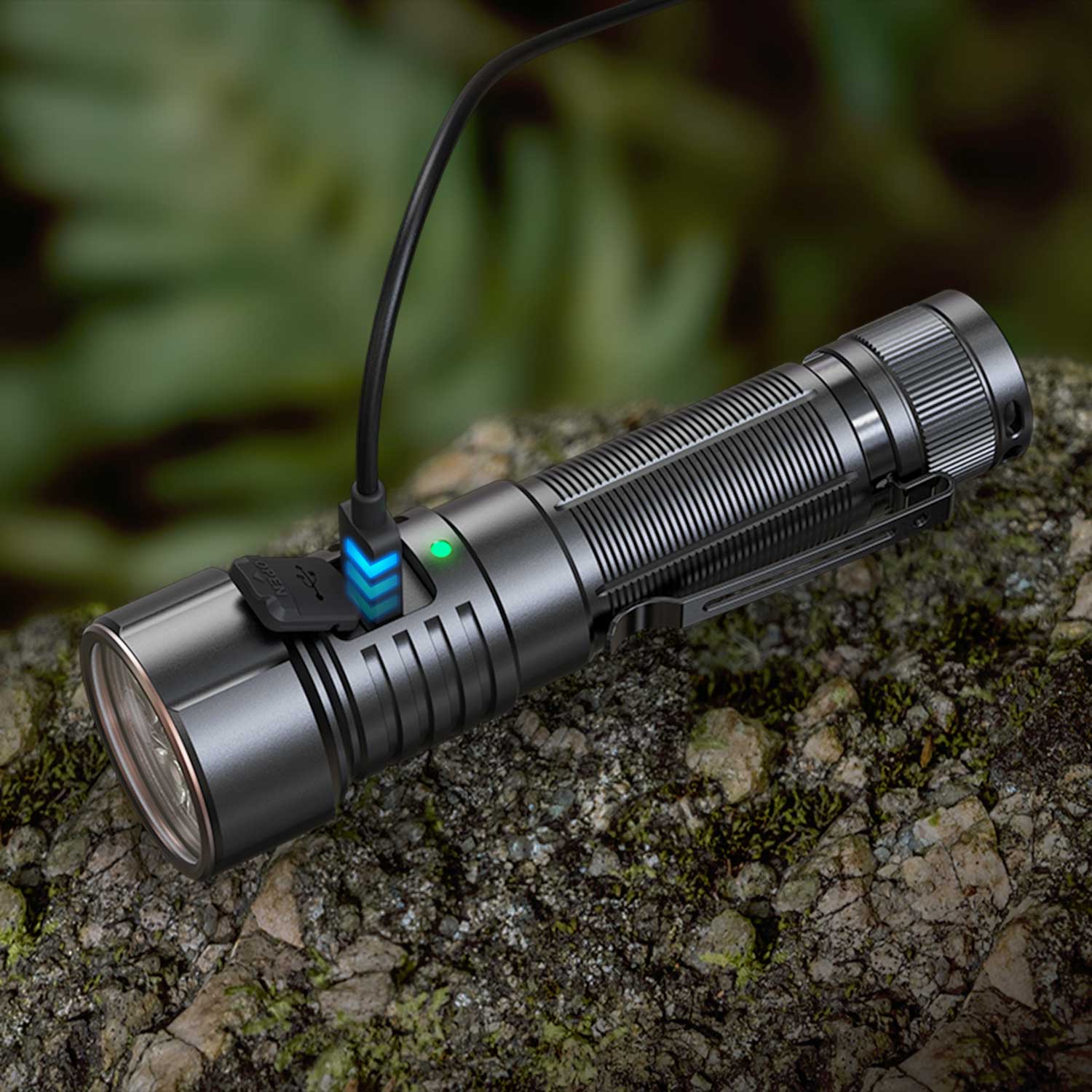 Fenix LD36R – LED Taschenlampe mit RGB-Farbmischung, 3600 lm, Akku & USB-C – Farbvariante schwarz, USB-C Ladefunktion – Detailansicht 8