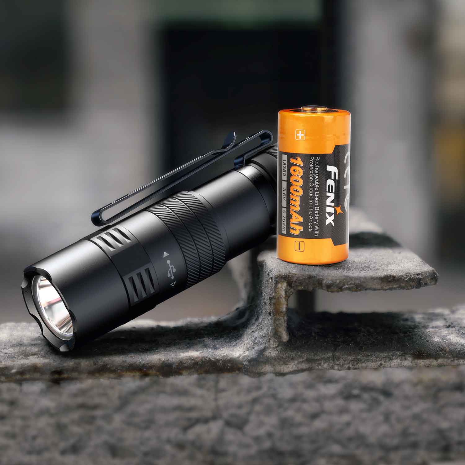 Fenix PD26R ACE – LED Taschenlampe mit 1300 Lumen 1600mAh Akku & USB-C – Detailansicht