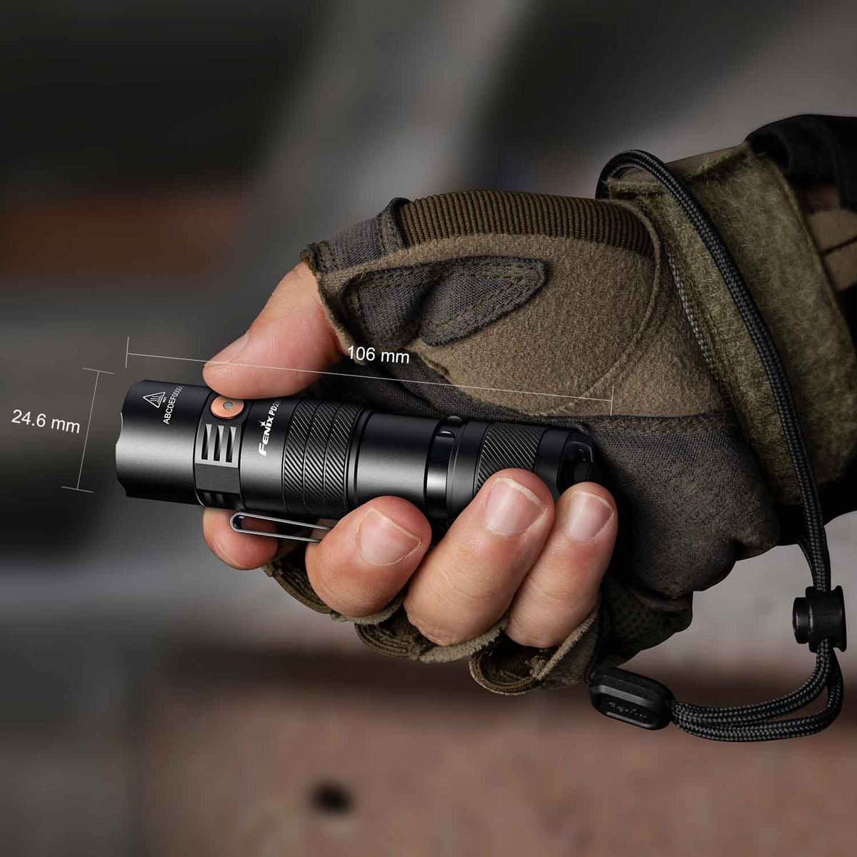 Fenix PD26R ACE – LED Taschenlampe mit 1300 Lumen 1600mAh Akku & USB-C – Detailansicht