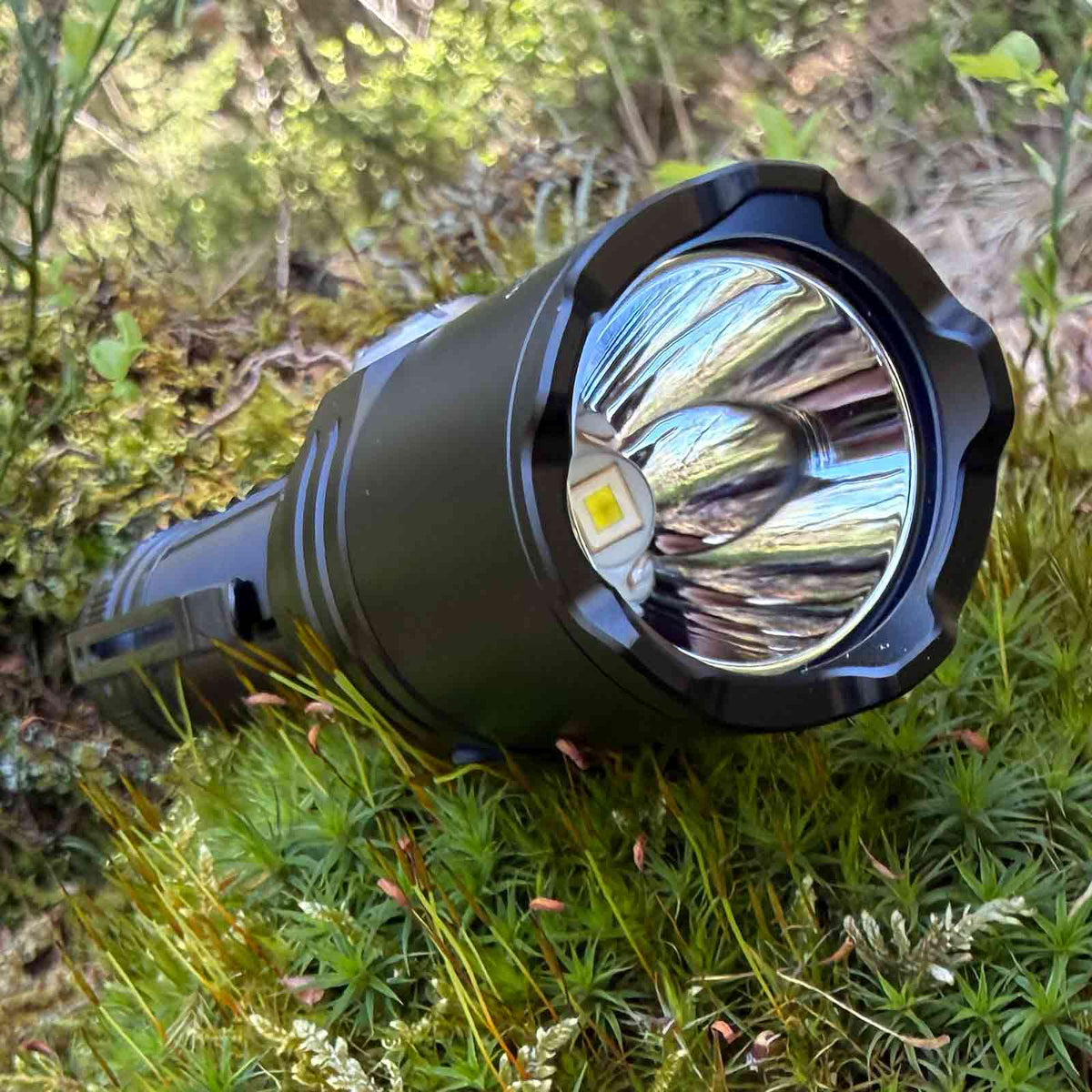 Fenix TK15R IRIS X – taktische Taschenlampe mit 3200 Lumen, Akku, USB-C, Lockout – Bezel, Linse und Frontansicht