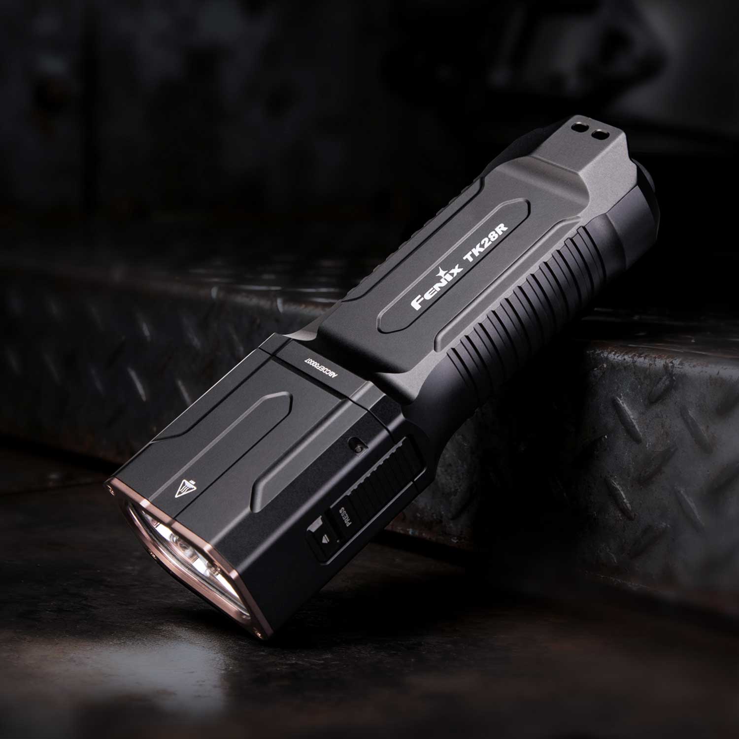 Fenix TK28R – Jagd Taschenlampe mit Rotlicht und Weißlicht 6500 Lumen Akku USB-C