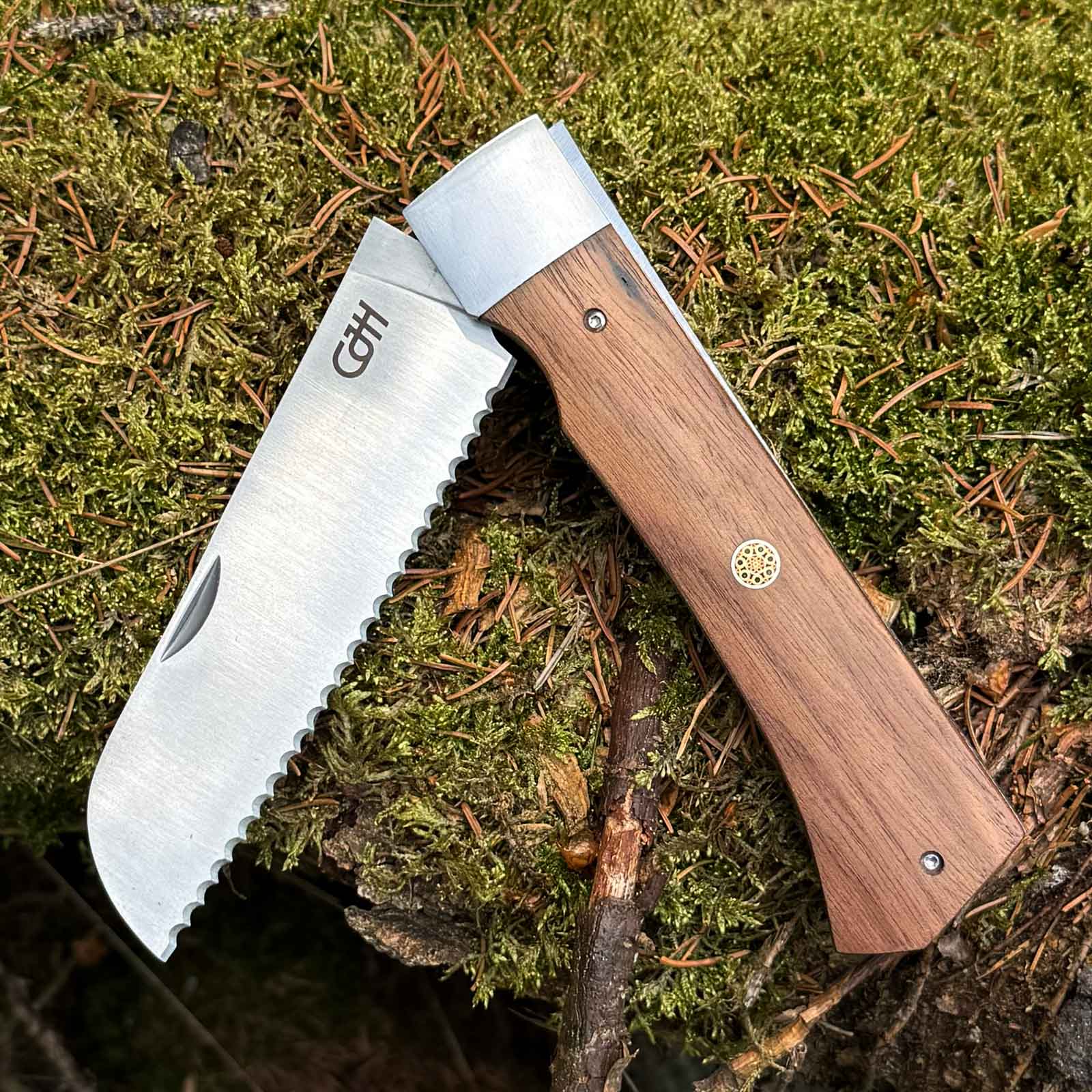 Herbertz CJH Outdoor Santoku – Camping Taschenmesser mit Walnussgriff – Detailansicht