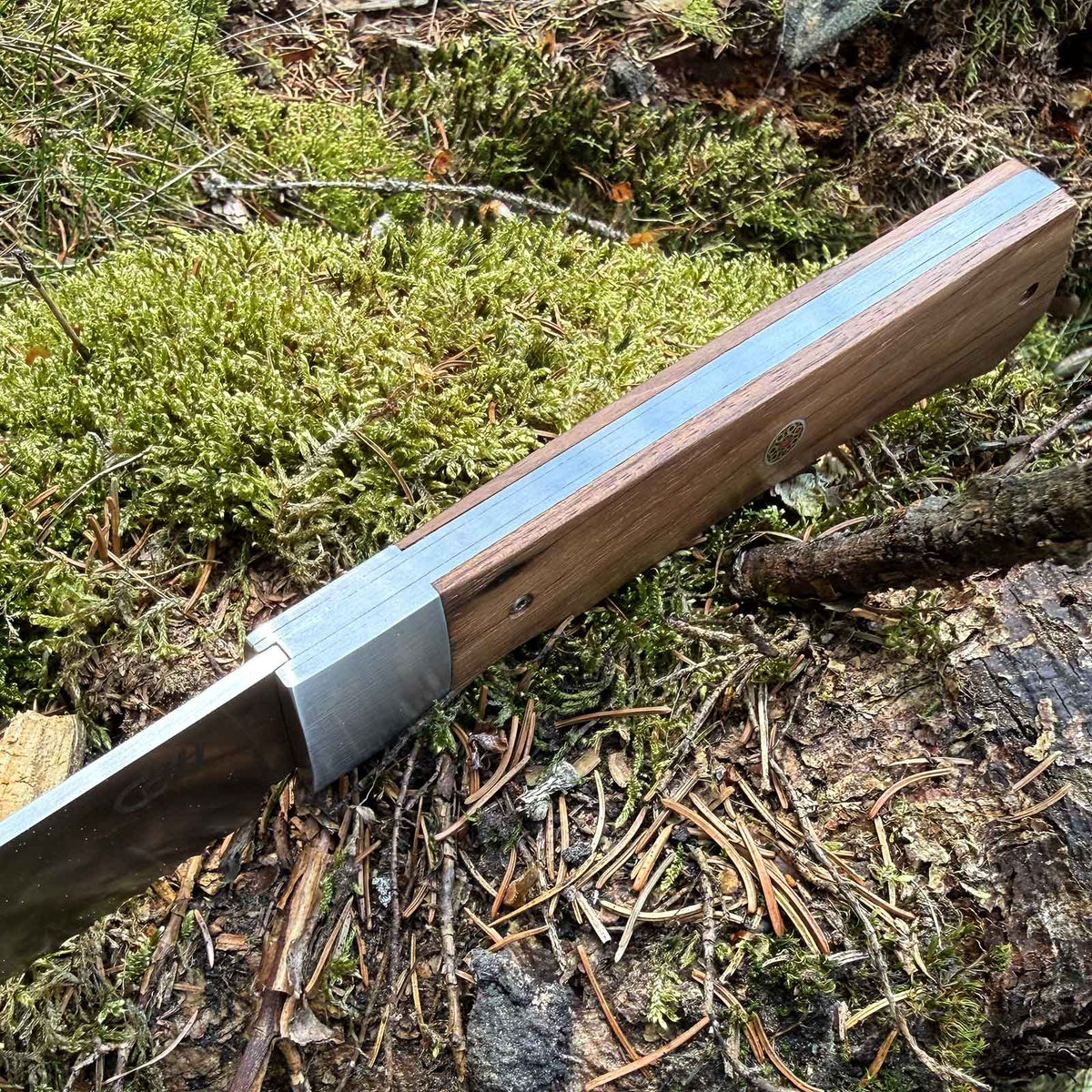 Herbertz CJH Outdoor Santoku – Camping Taschenmesser mit Walnussgriff – Detailansicht