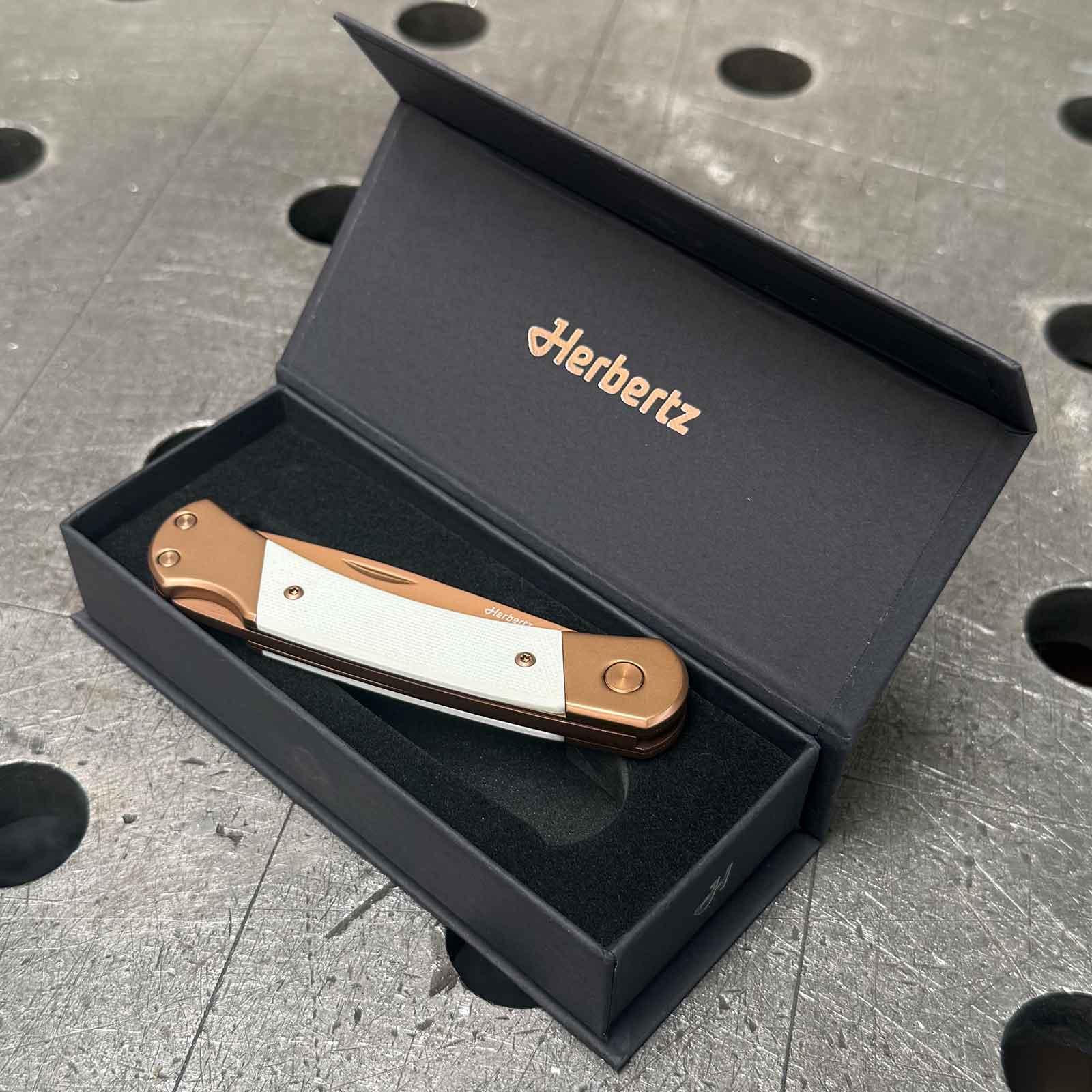 Herbertz Rosengold Taschenmesser Medium – D2-Klinge, Titanbeschichtung & G10-Griff – mit Tasche