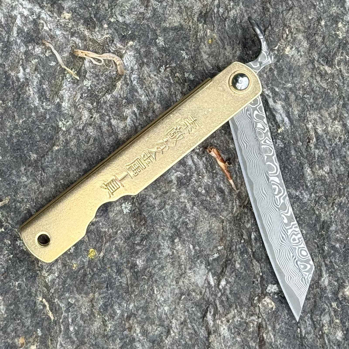 Higo Hoseki Damascus – Messing Taschenmesser mit Damastklinge