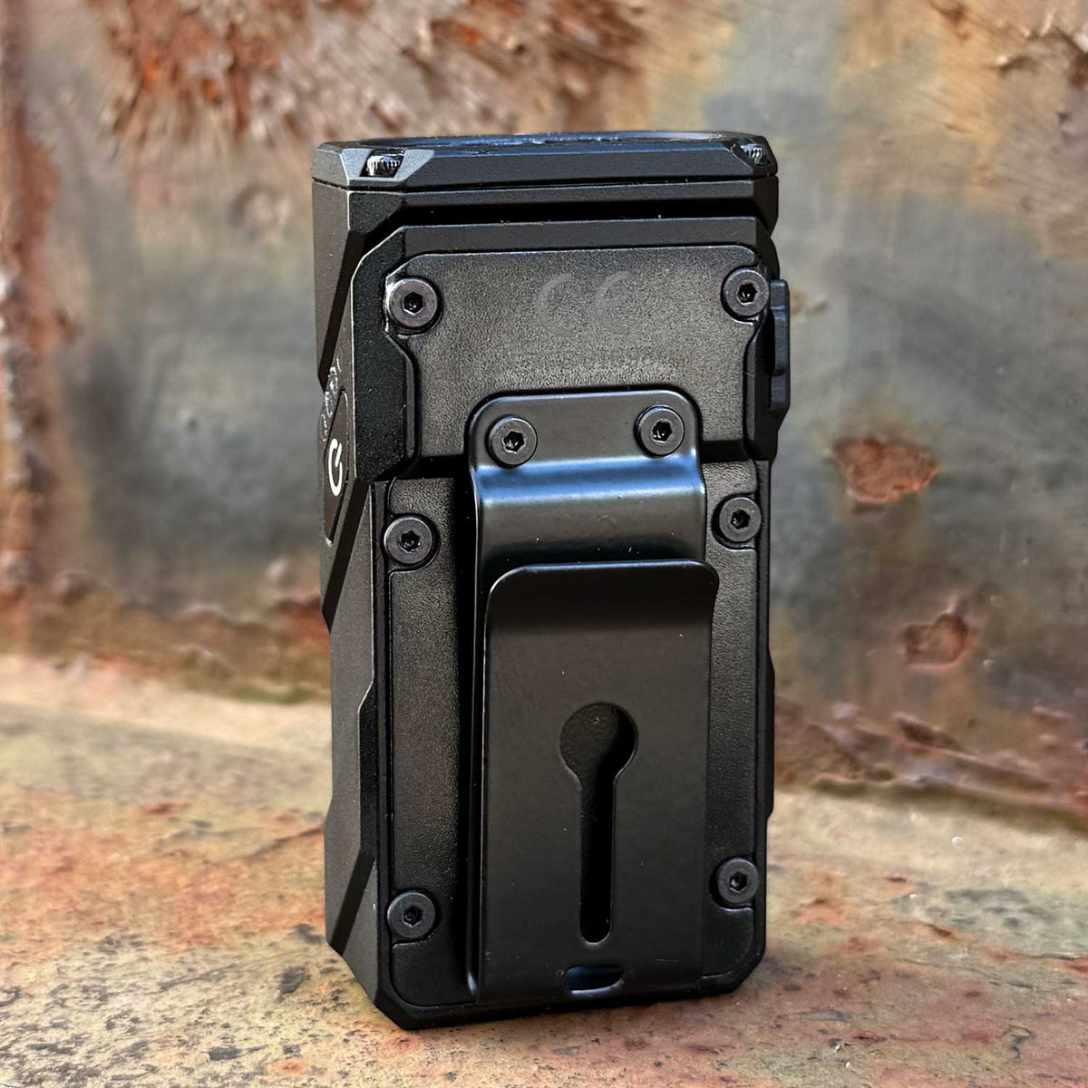 Klarus E8 1000 Lumen – LED Winkellampe mit Seitenlicht und USB-C – Detailansicht