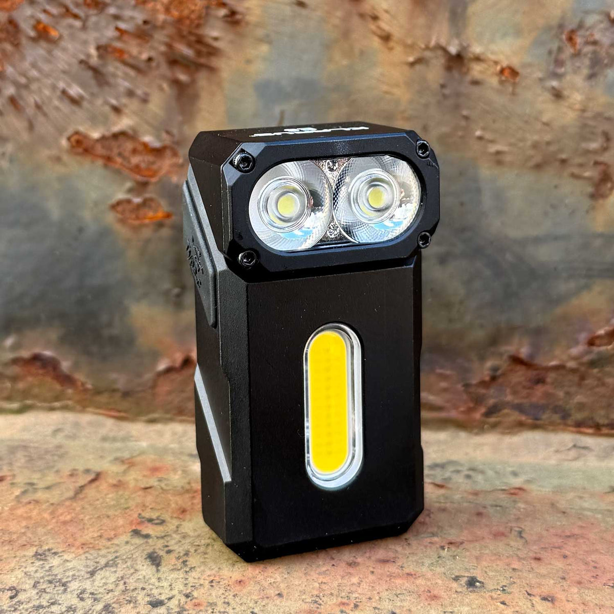 Klarus E8 1000 Lumen – LED Winkellampe mit Seitenlicht und USB-C