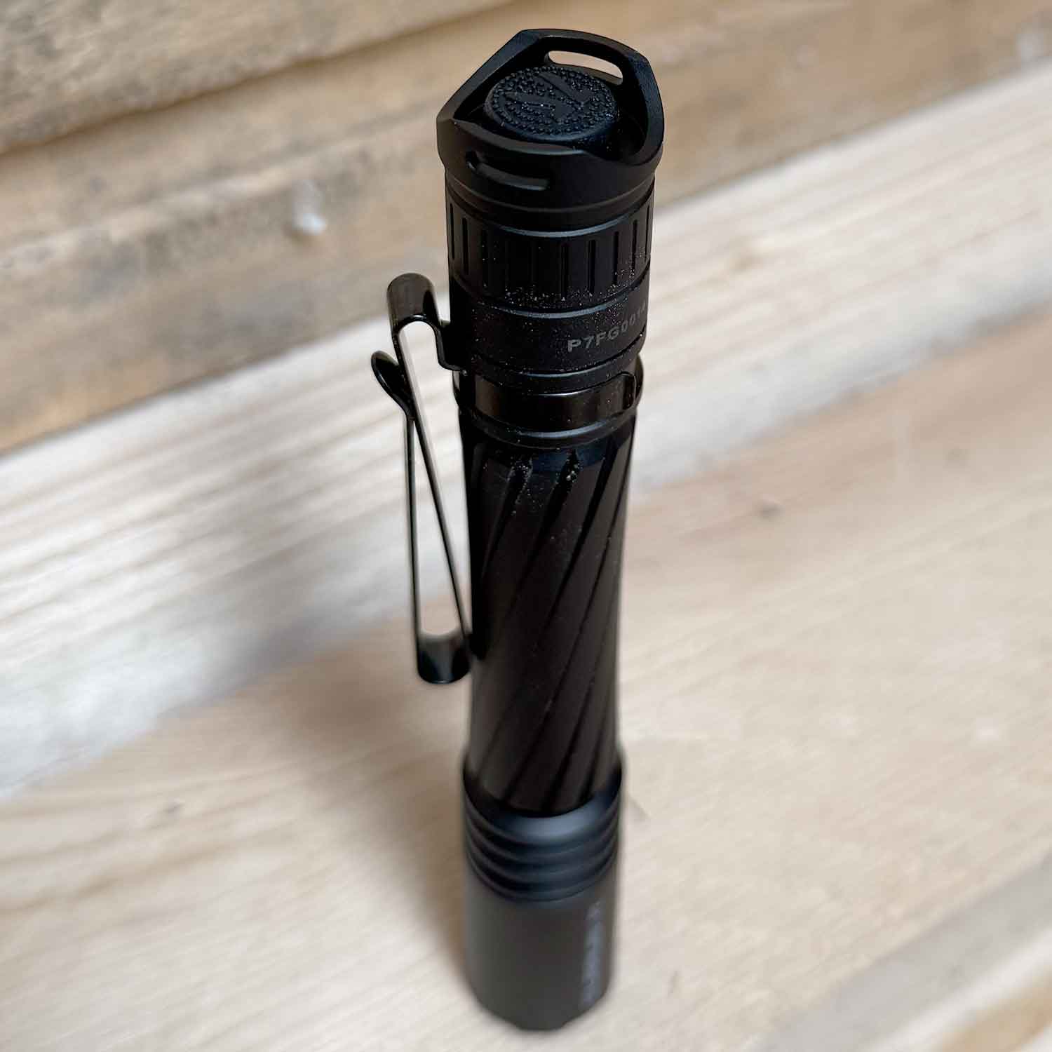 Klarus P2 1000 Lumen – LED Taschenlampe mit 3 Leuchtstufen und USB-C Akku – Detailansicht