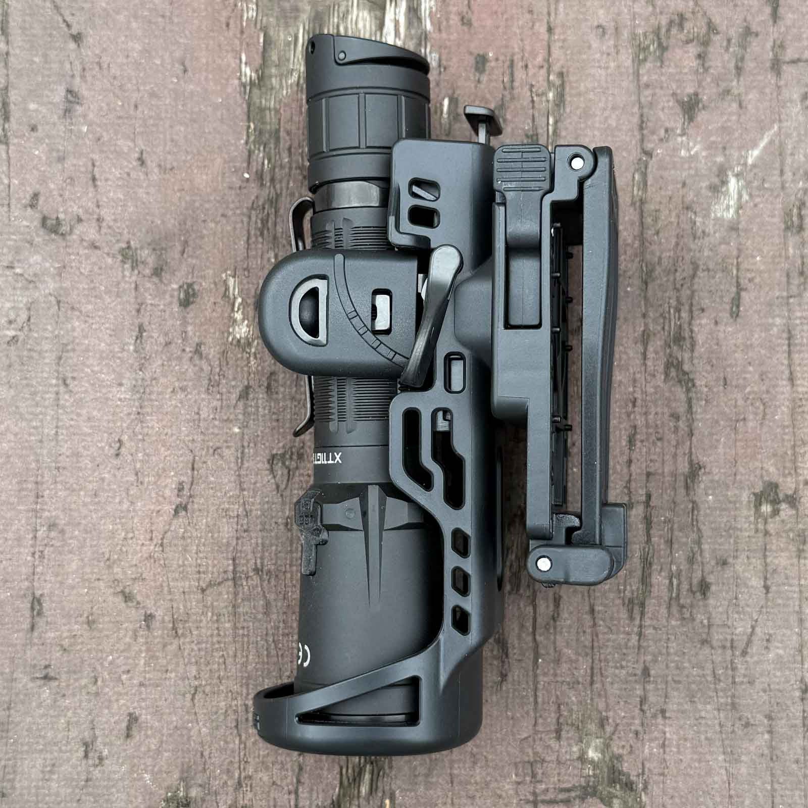 Klarus XT11GT Pro V3 TacMaster Taschenlampe – Etui und Tragezubehör / taktische Anwendung