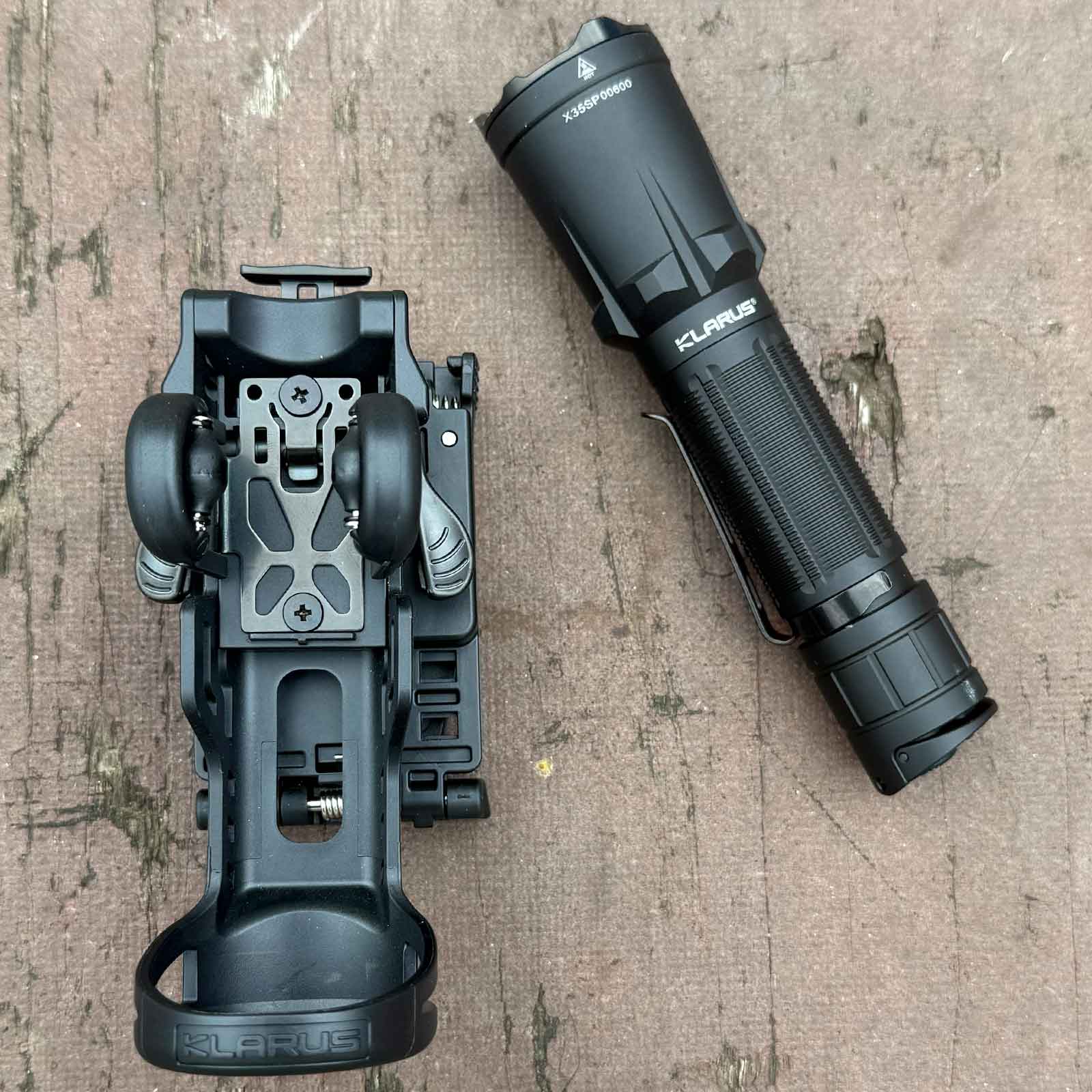 Klarus XT11GT Pro V3 TacMaster Taschenlampe – Etui und Tragezubehör