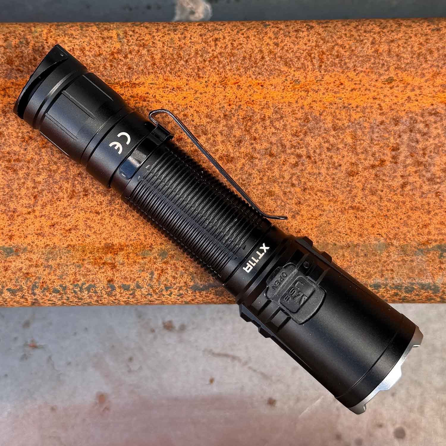 Klarus XT11R – Polizei Taschenlampe 1300 Lumen mit Akku und USB-C (Modell 2025)