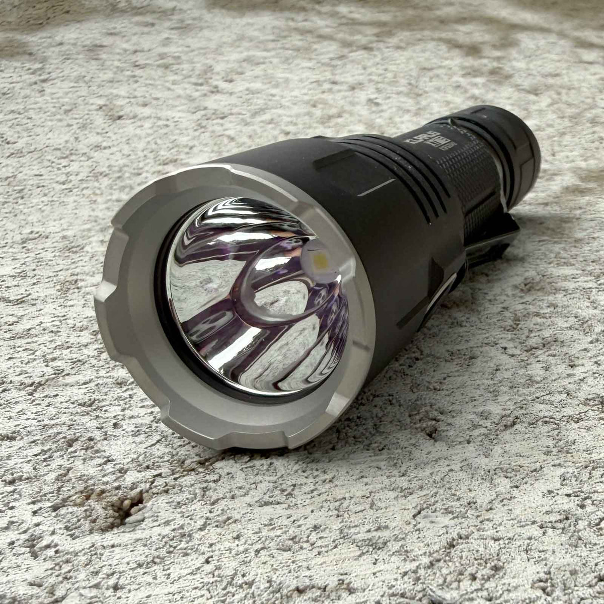 Klarus XT11S LED Taschenlampe 1100 Lumen 18650 Akku USB-C – Vorderansicht