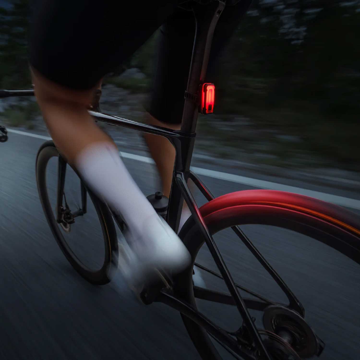 Lupine Rotlicht Pro StVZO – Smartes Fahrrad Rücklicht mit Bremslicht & USB-C – Detailansicht