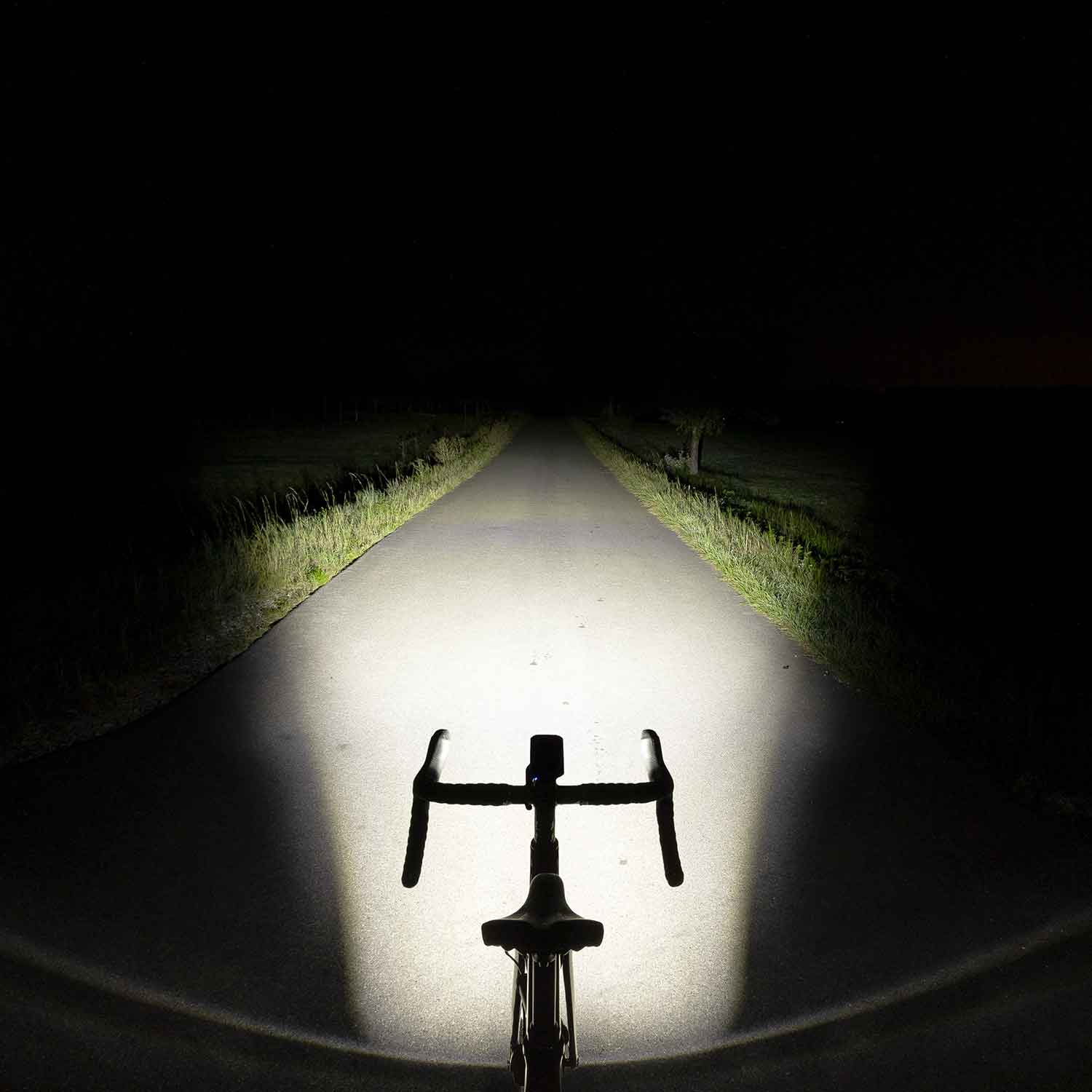Lupine SL Grano – StVZO Fahrrad Frontlicht mit Akku 900 Lumen (Modell 2026) – Lichtbild und Leuchtleistung