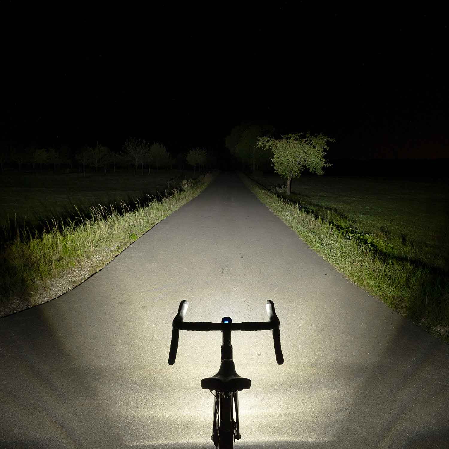 Lupine SL AF – StVZO Fahrradlampe mit 1300 Lumen & 6.9 Ah Akku (31.8 mm) – Detailansicht