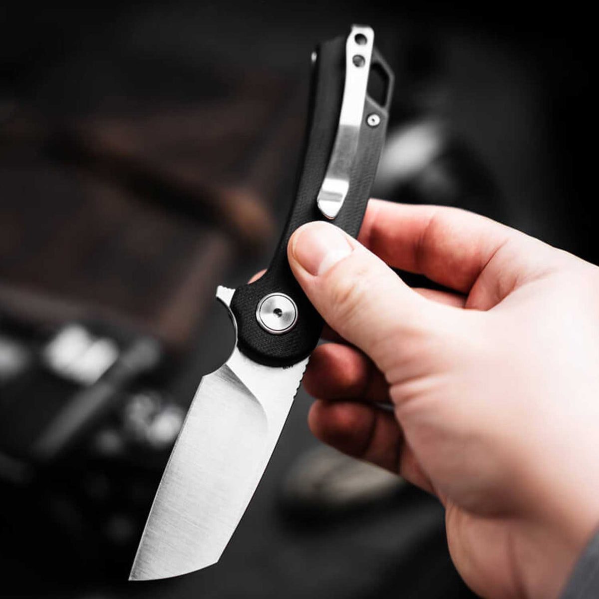 Magnum Cliff Wharn – Taschenmesser mit kugelgelagerter Wharncliffe-Klinge & Clip – Detailansicht