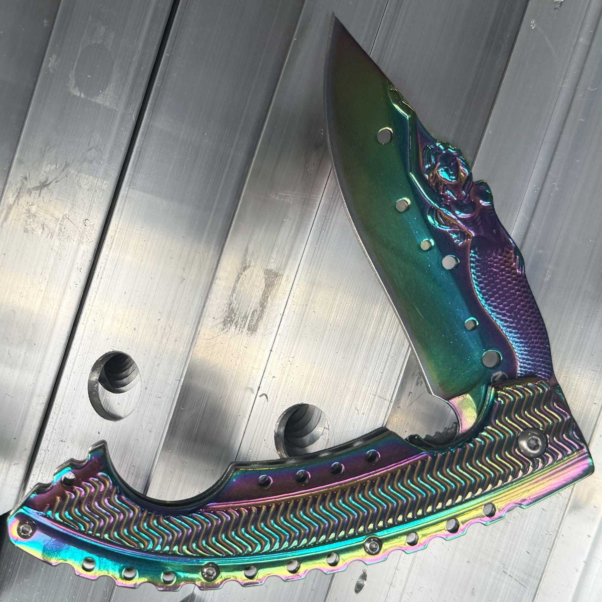 Magnum Rainbow Mermaid – Fantasievolles Taschenmesser in Regenbogenoptik
