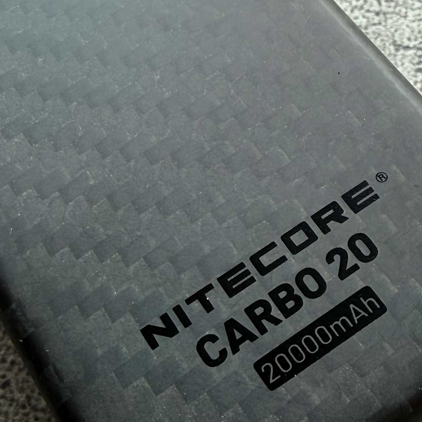 Nitecore CARBO 20 Powerbank 20.000mAh – Carbo20 carbongehaeuse