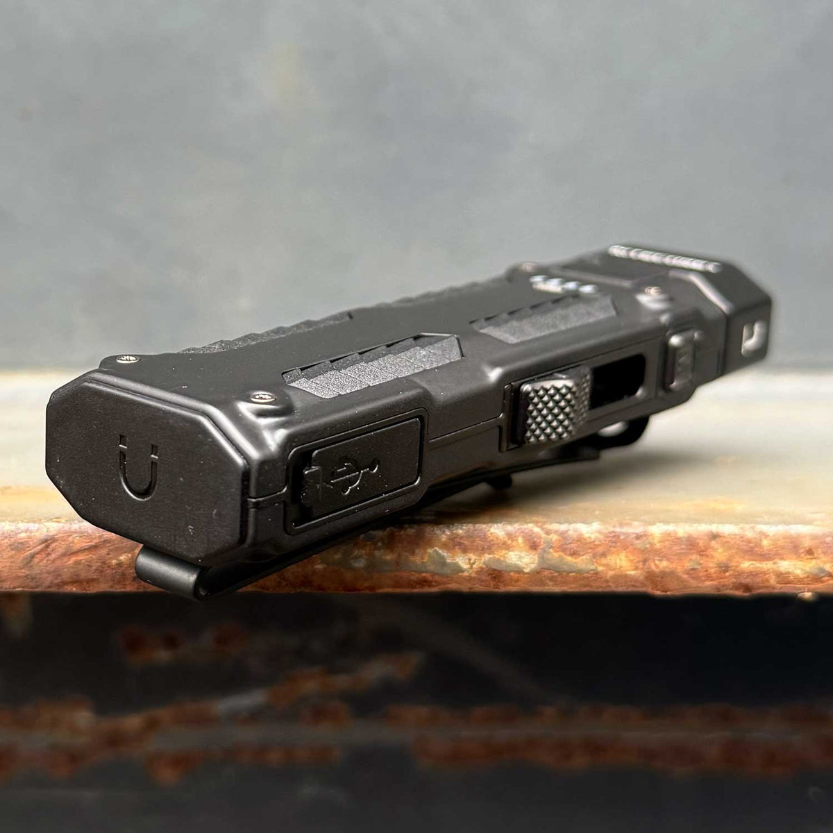 Nitecore EDC09 – Winkellampe mit 3 Lichtfarben, 1600 Lumen, Magnetfuß, USB-C – Produktansicht der Lampe – Detailansicht 8