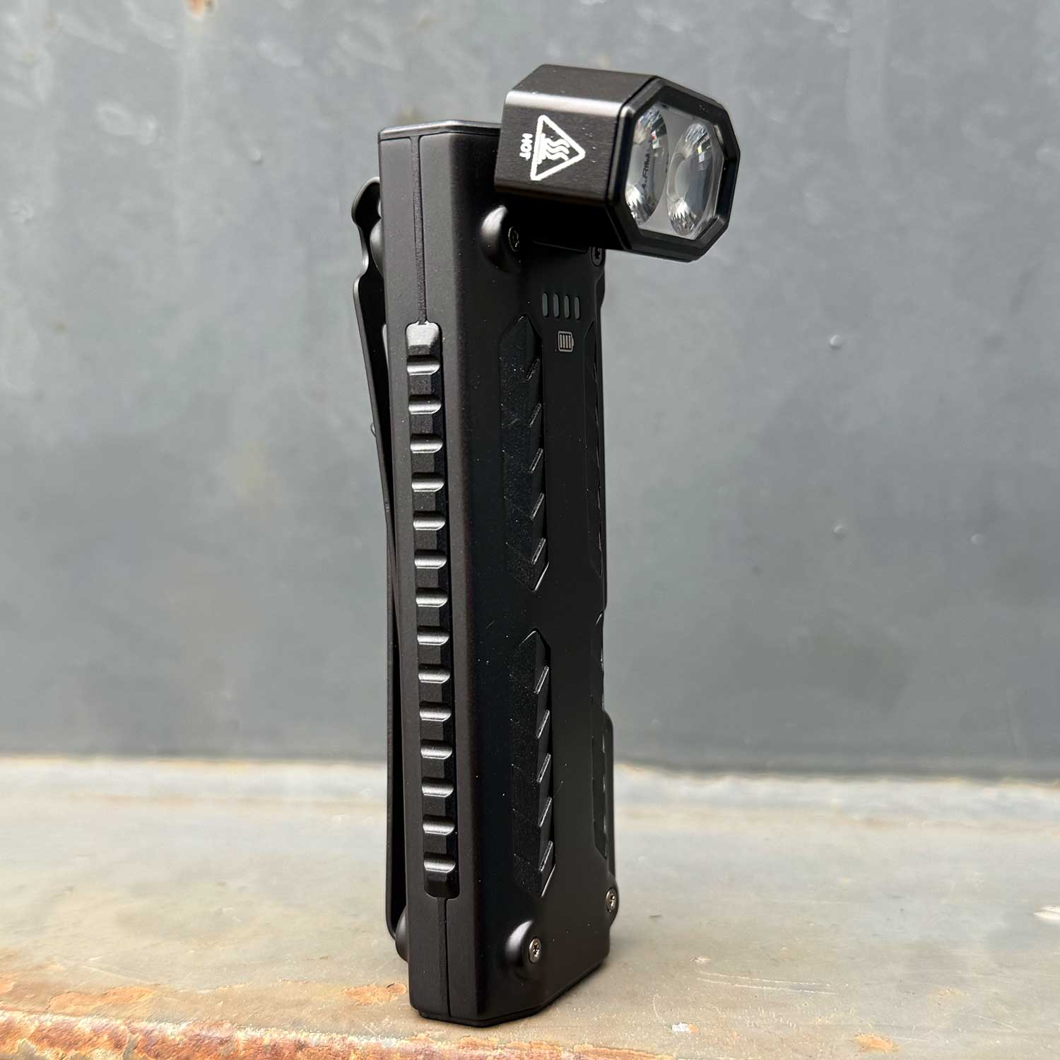 Nitecore EDC09 – Winkellampe mit 3 Lichtfarben, 1600 Lumen, Magnetfuß, USB-C – Produktansicht der Lampe – Detailansicht 4