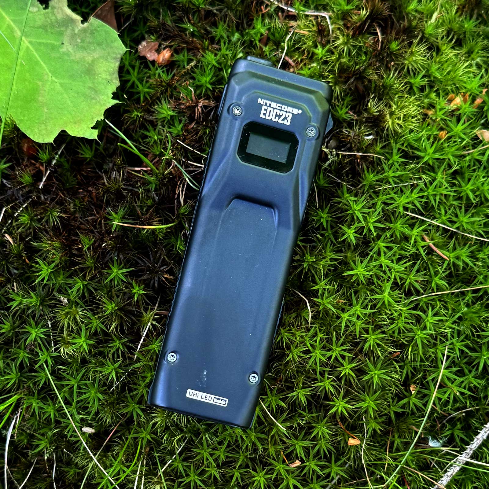 Nitecore EDC23 – flache EDC-Taschenlampe mit 2500 Lumen, OLED-Display, USB-C – LEDs und Reflektor