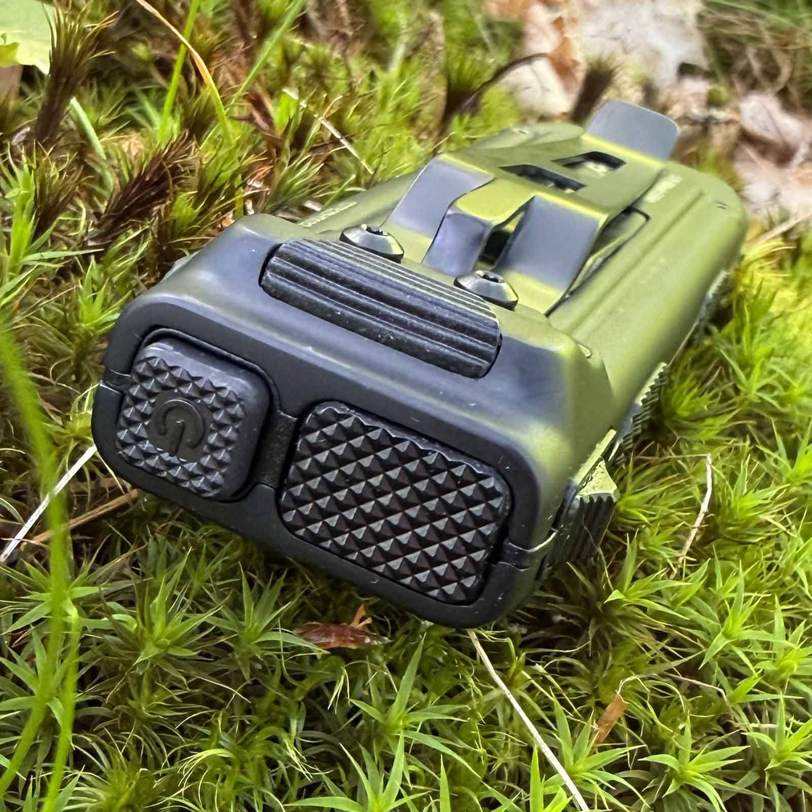 Nitecore EDC23 – flache EDC-Taschenlampe mit 2500 Lumen, OLED-Display, USB-C – LEDs und Reflektor / Bedienung und Schalter