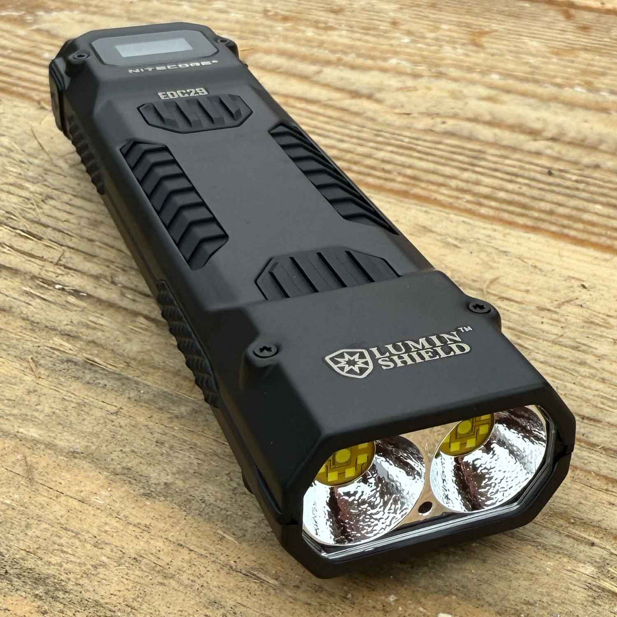 Nitecore EDC29 - LED Taschenlampe 6500 Lumen Spot & Flutlicht USB-C OLED Display