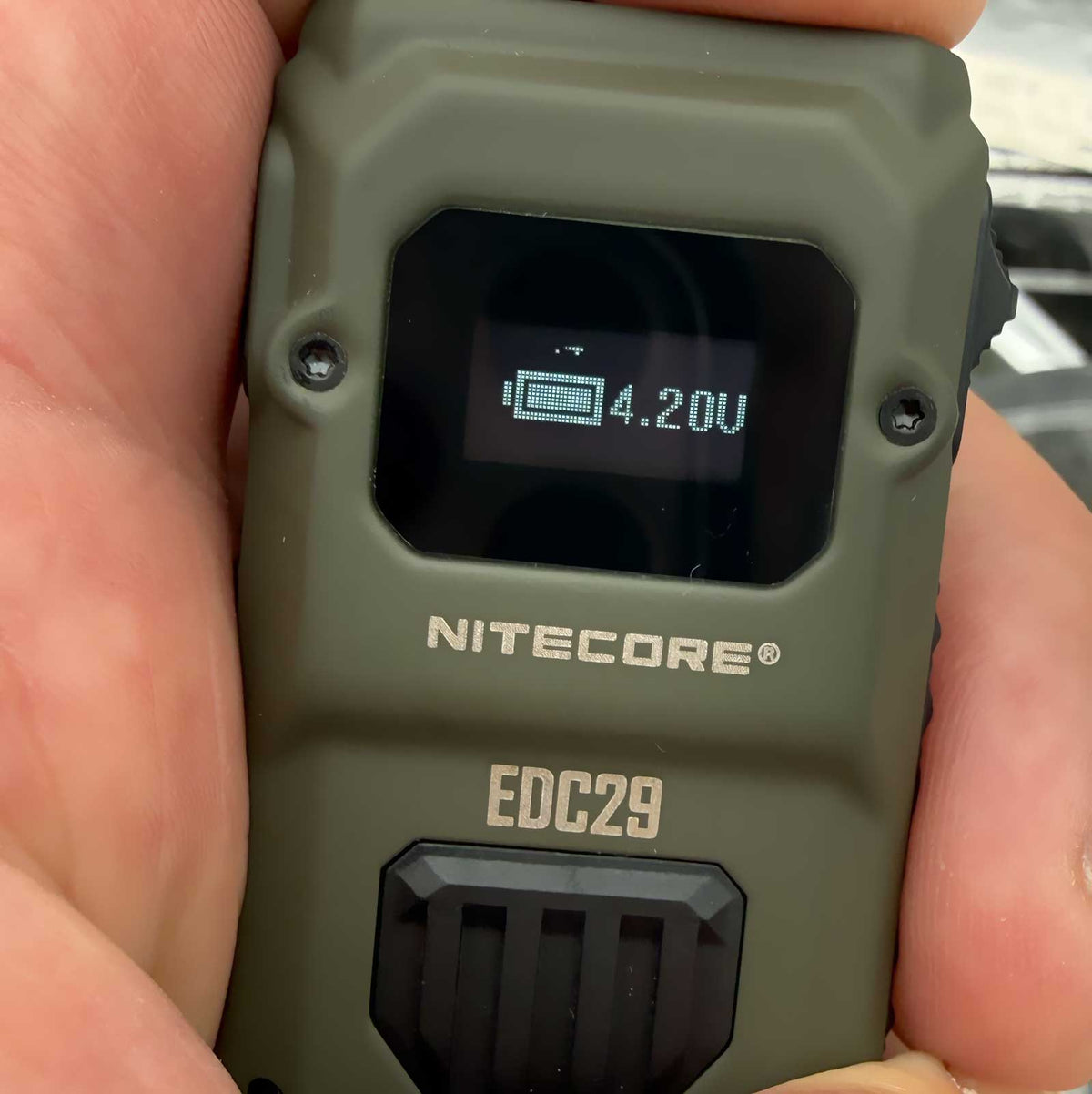 Nitecore EDC29 Olivgrün – EDC-Taschenlampe mit 6500 lm & USB-C (Sonderedition)