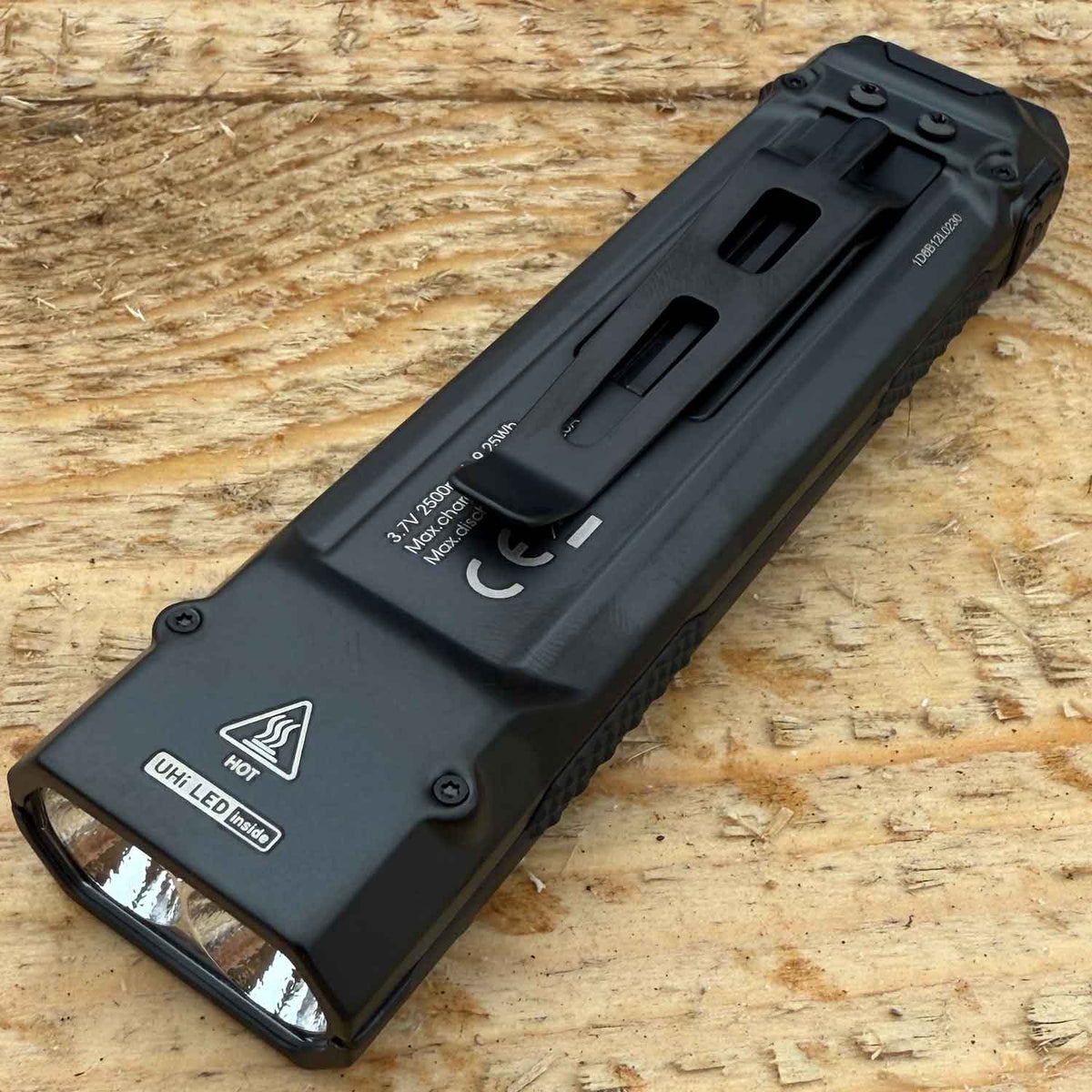 Nitecore EDC29 - LED Taschenlampe 6500 Lumen Spot & Flutlicht USB-C OLED Display – Detailansicht