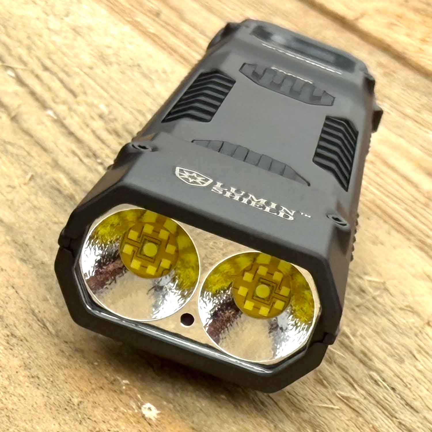 Nitecore EDC29 - LED Taschenlampe 6500 Lumen Spot & Flutlicht USB-C OLED Display – Detailansicht