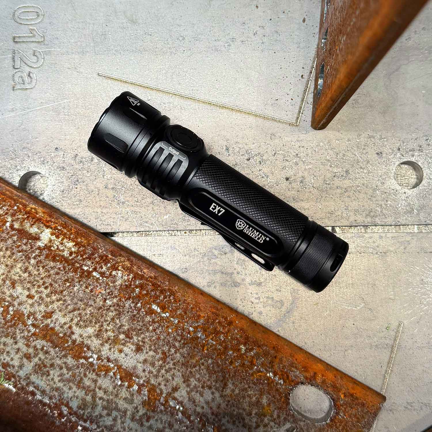 Nitecore EX7 - LED Taschenlampe mit Akku 6000 Lumen Spot- & Flutlicht USB-C – Detailansicht