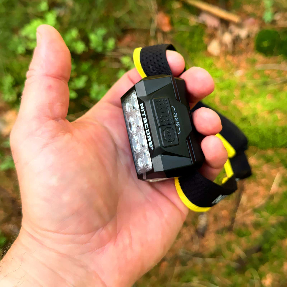 Nitecore HA25 UHE – LED Stirnlampe mit 3 Lichtfarben, 800 Lumen, Rotlicht, USB-C Akku – LEDs und Reflektor / Stirnlampe im Detail