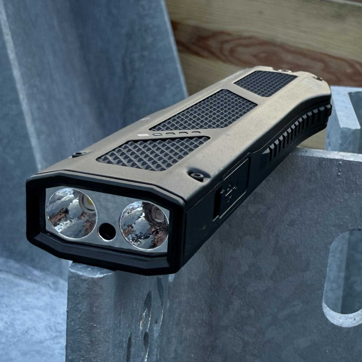 Nitecore EDC17 - LED Taschenlampe mit UV-Licht & grünem Laser 1500 Lumen USB-C – Detailansicht