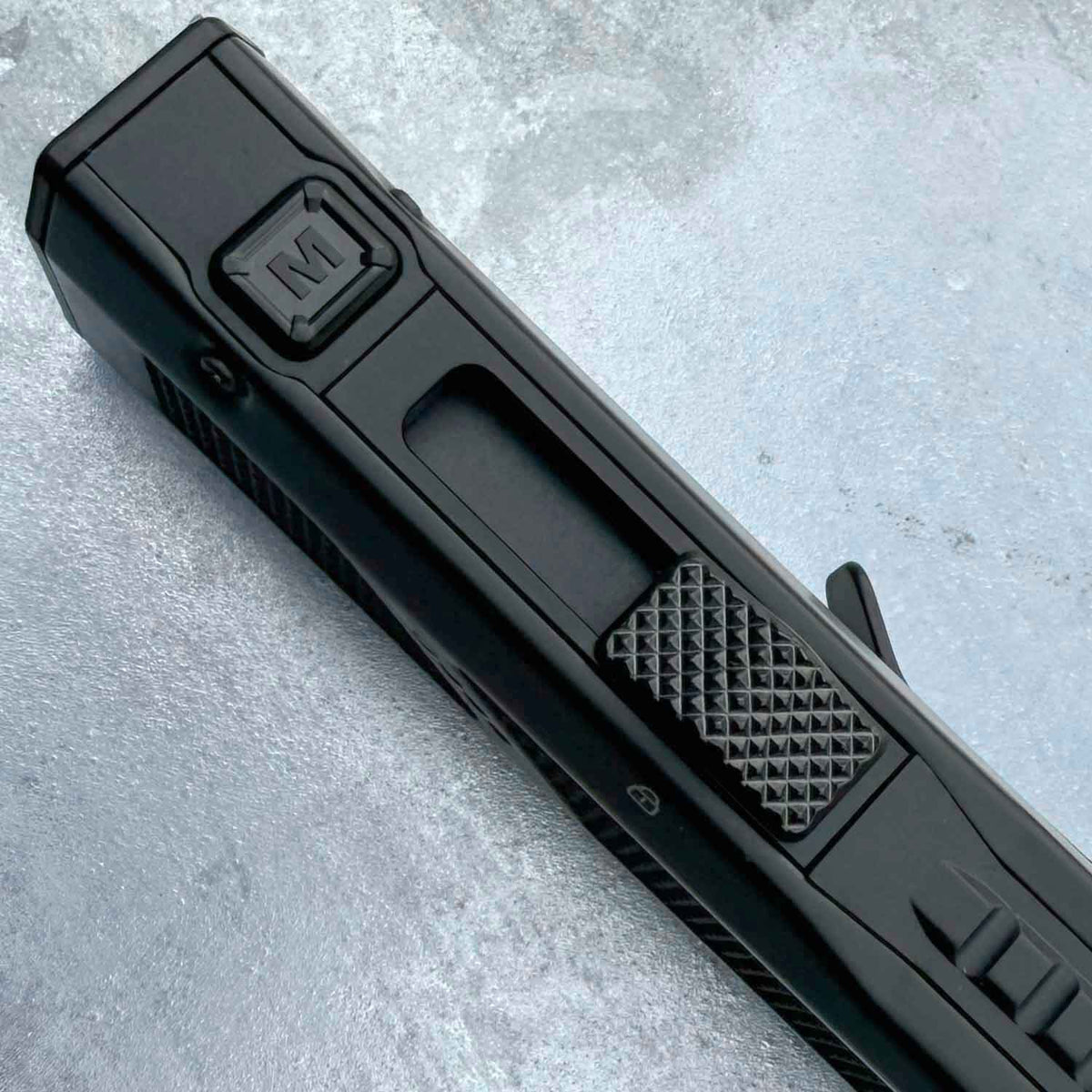 Nitecore EDC17 - LED Taschenlampe mit UV-Licht & grünem Laser 1500 Lumen USB-C – Detailansicht
